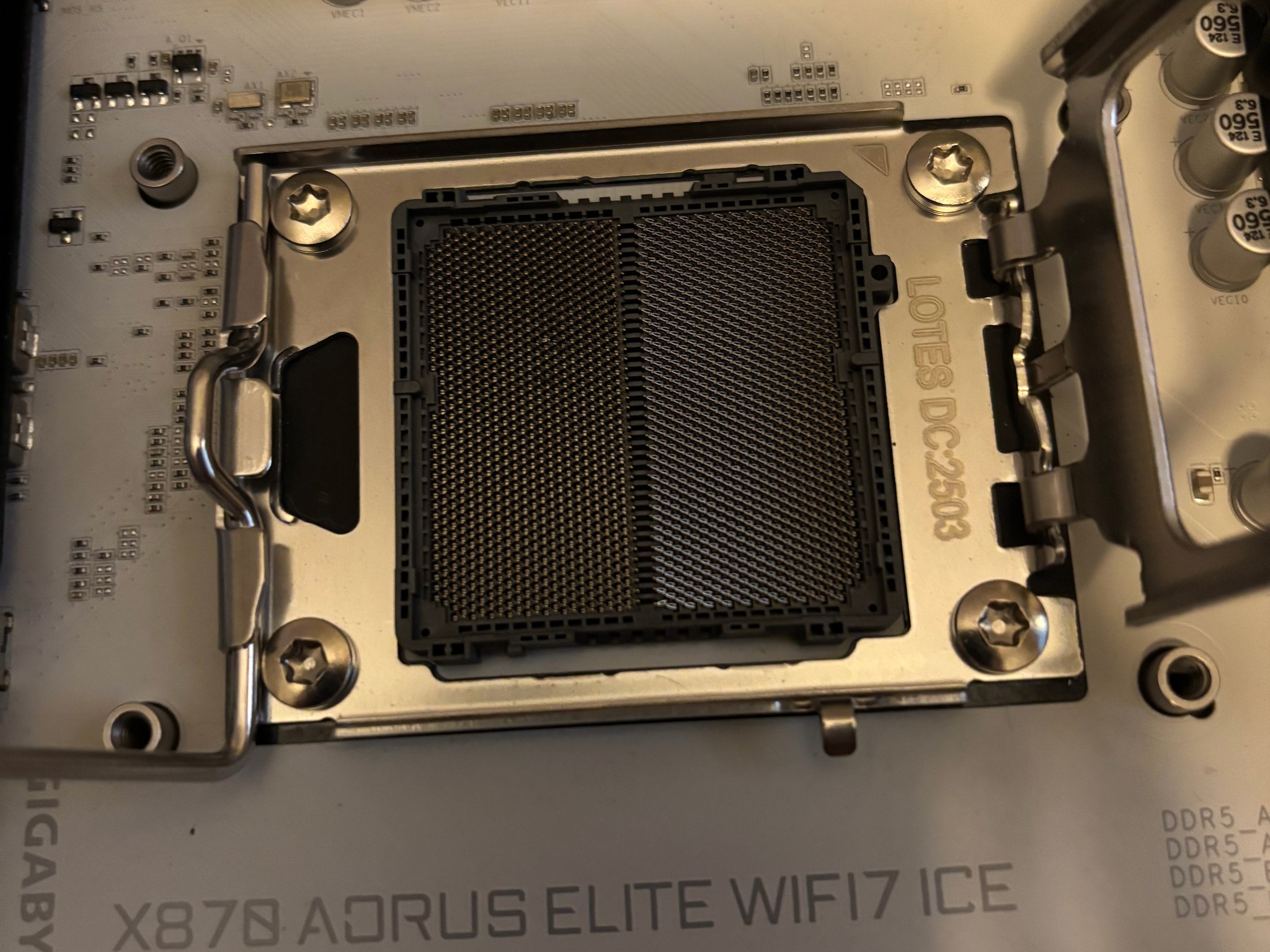 GIGABYTE X870 AORUS ELITE WIFI7 ICE AM5 LGA 1718, ATX,