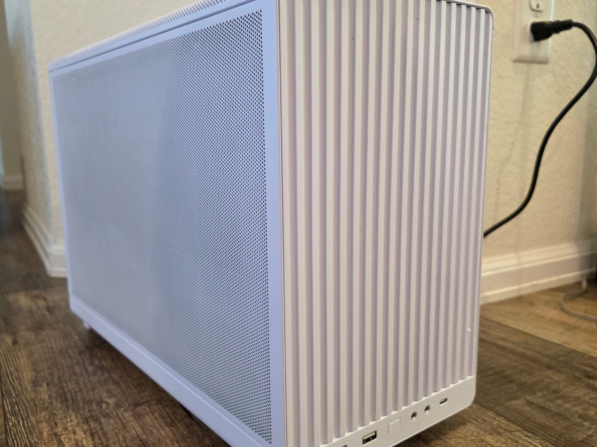 🥶 Compact Minimalist Build🥶 | Ryzen 7700X | 32GB DDR5 | RTX 4070 Super | 1 TB NVME