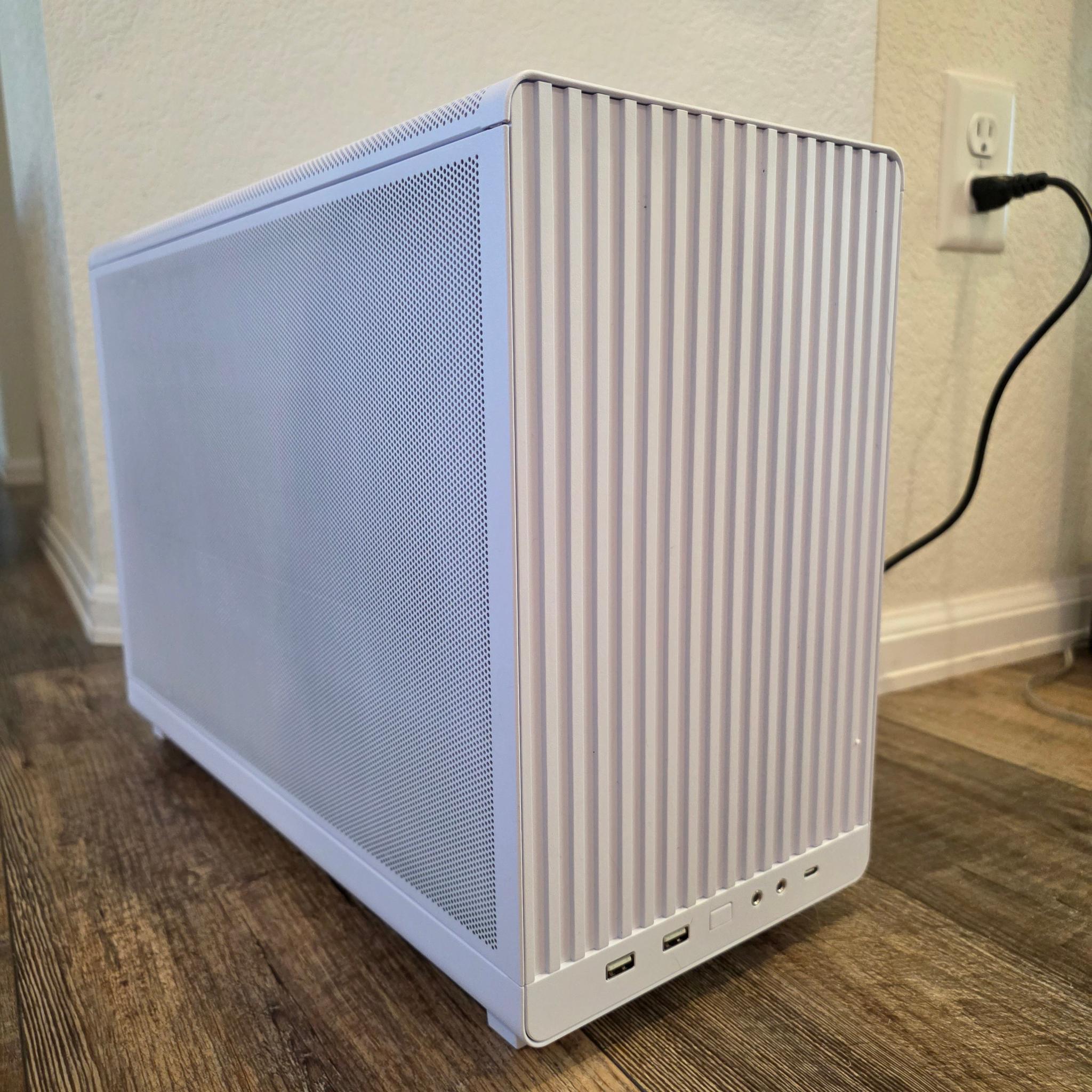 🥶 Compact Minimalist Build🥶 | Ryzen 7700X | 32GB DDR5 | RTX 4070 Super | 1 TB NVME