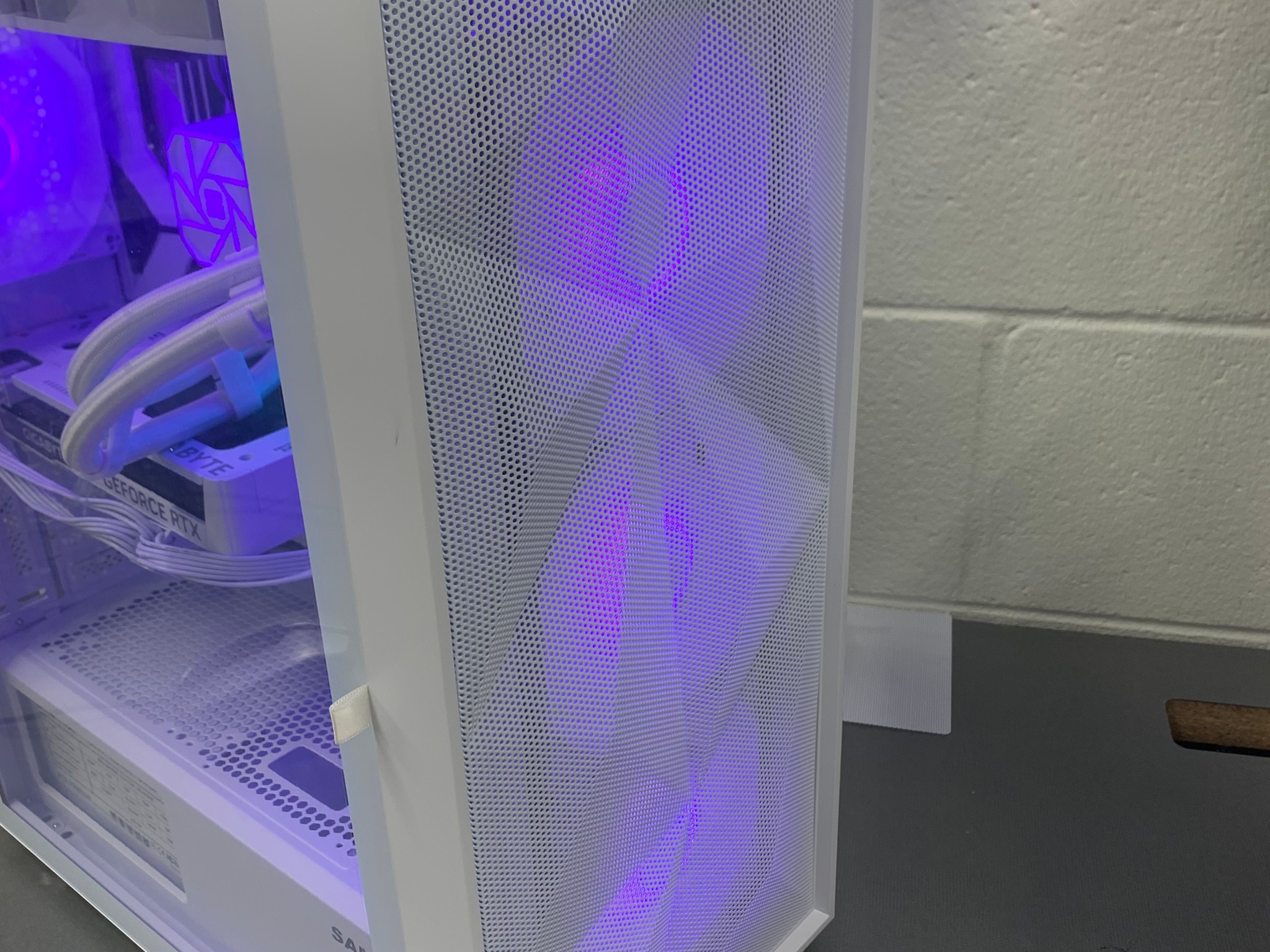 Christmas blast 9600X / RTX 5060 / 4 TB / 32 gb