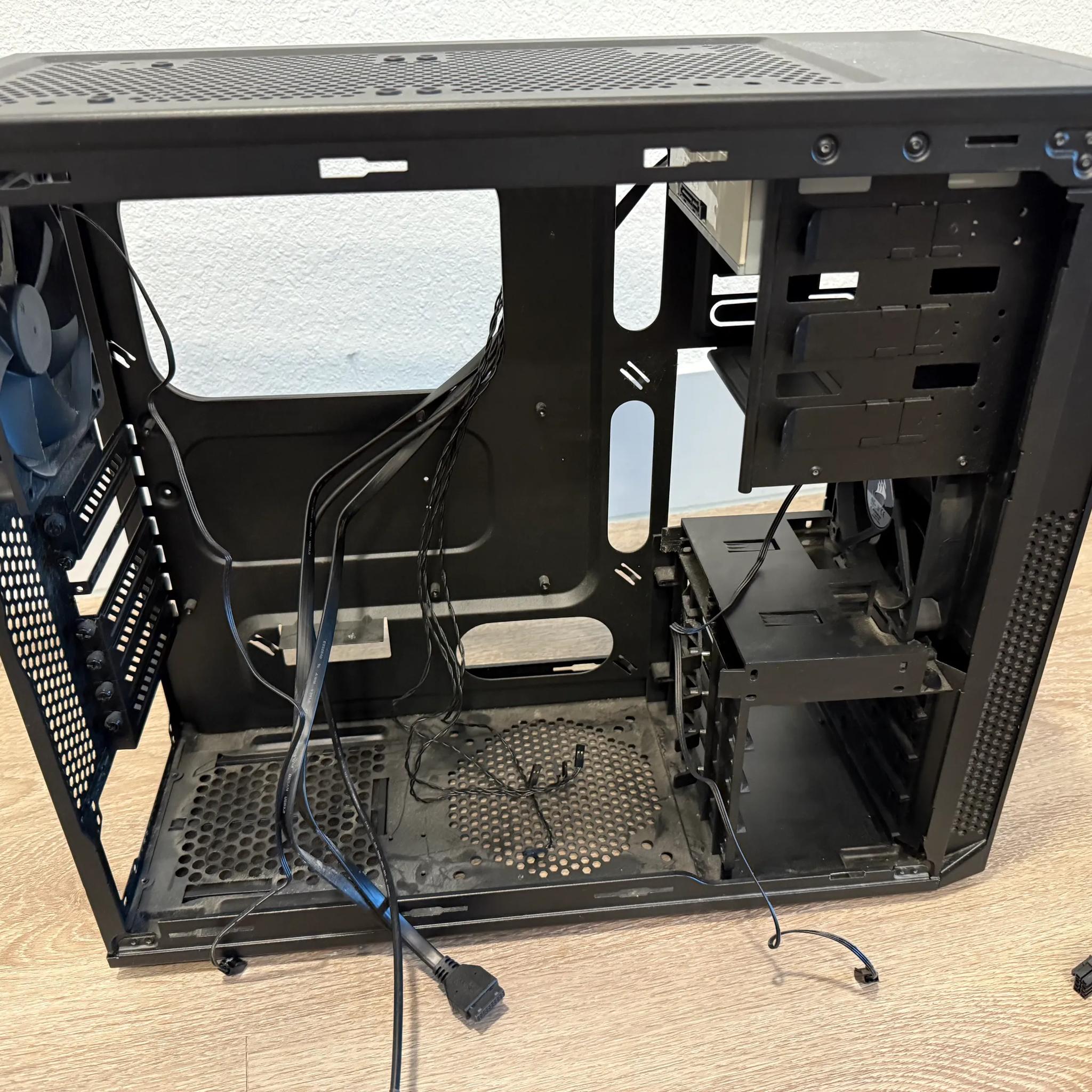 Corsair Carbide Series 200R ATX Mid Tower; Original Case Fans; Asus DRW-24B1ST/BLK/B/AS DVD/CD