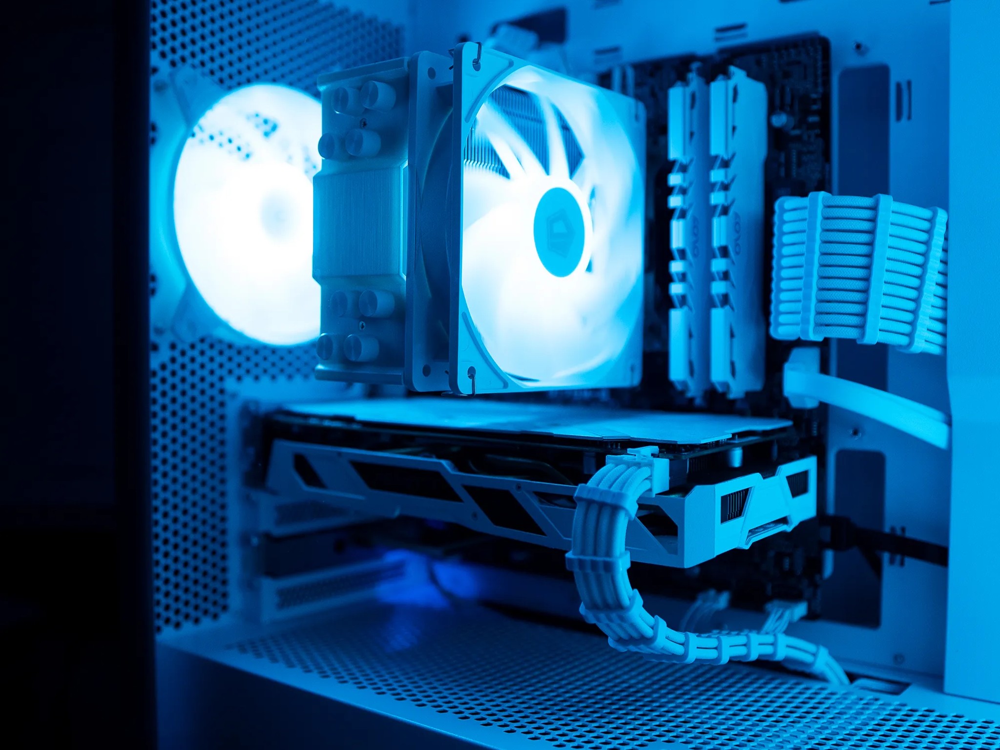 ❄️🌨| INTEL i5 7600K | RX 480 | 16GB DDR4 RAM | 1TB Western Digital SSD | Arctic Freeze |
