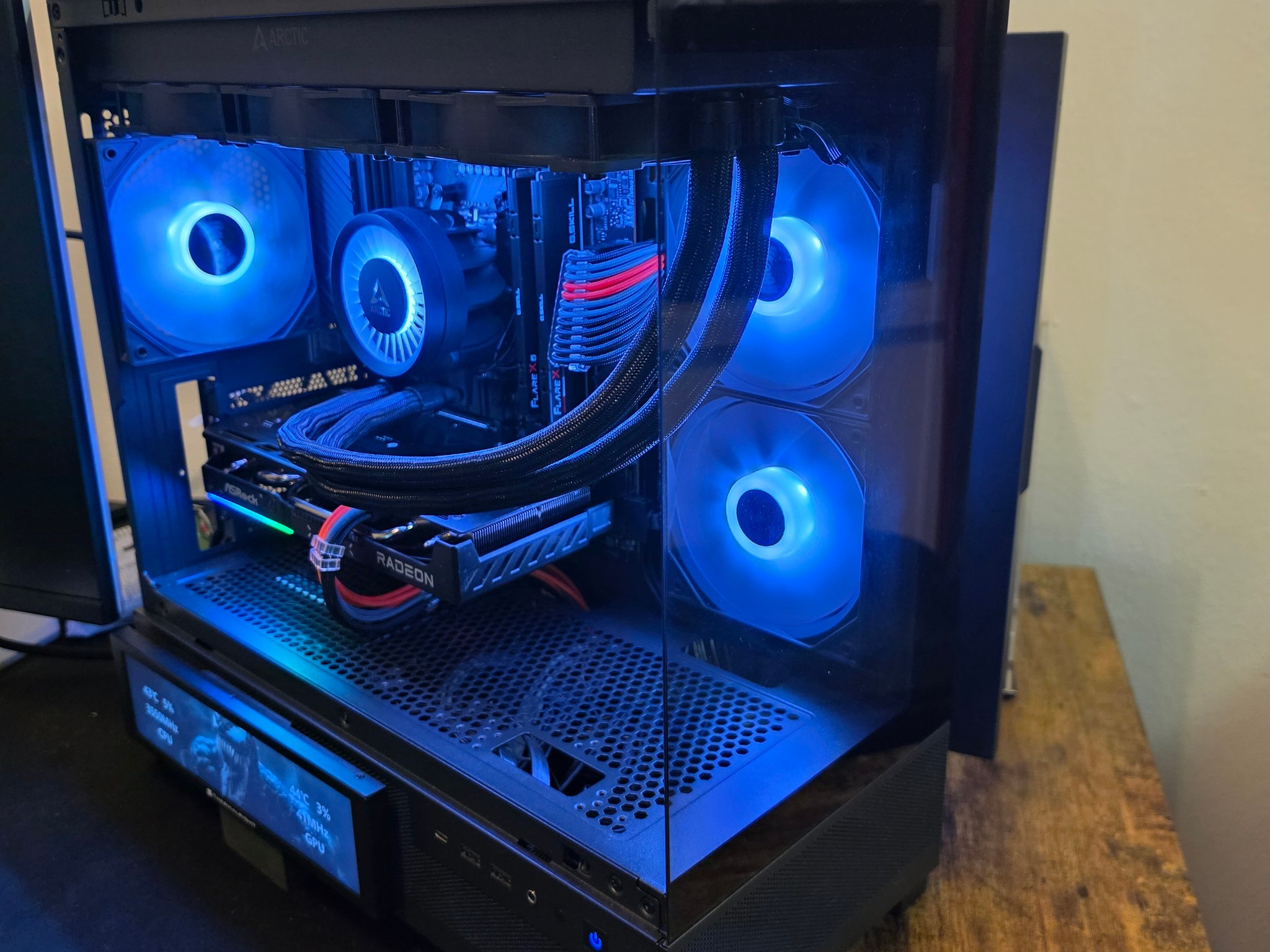Radeon RX 9060 XT 16GB Custom Gaming PC - Ryzen 7 7700X, 32GB RAM