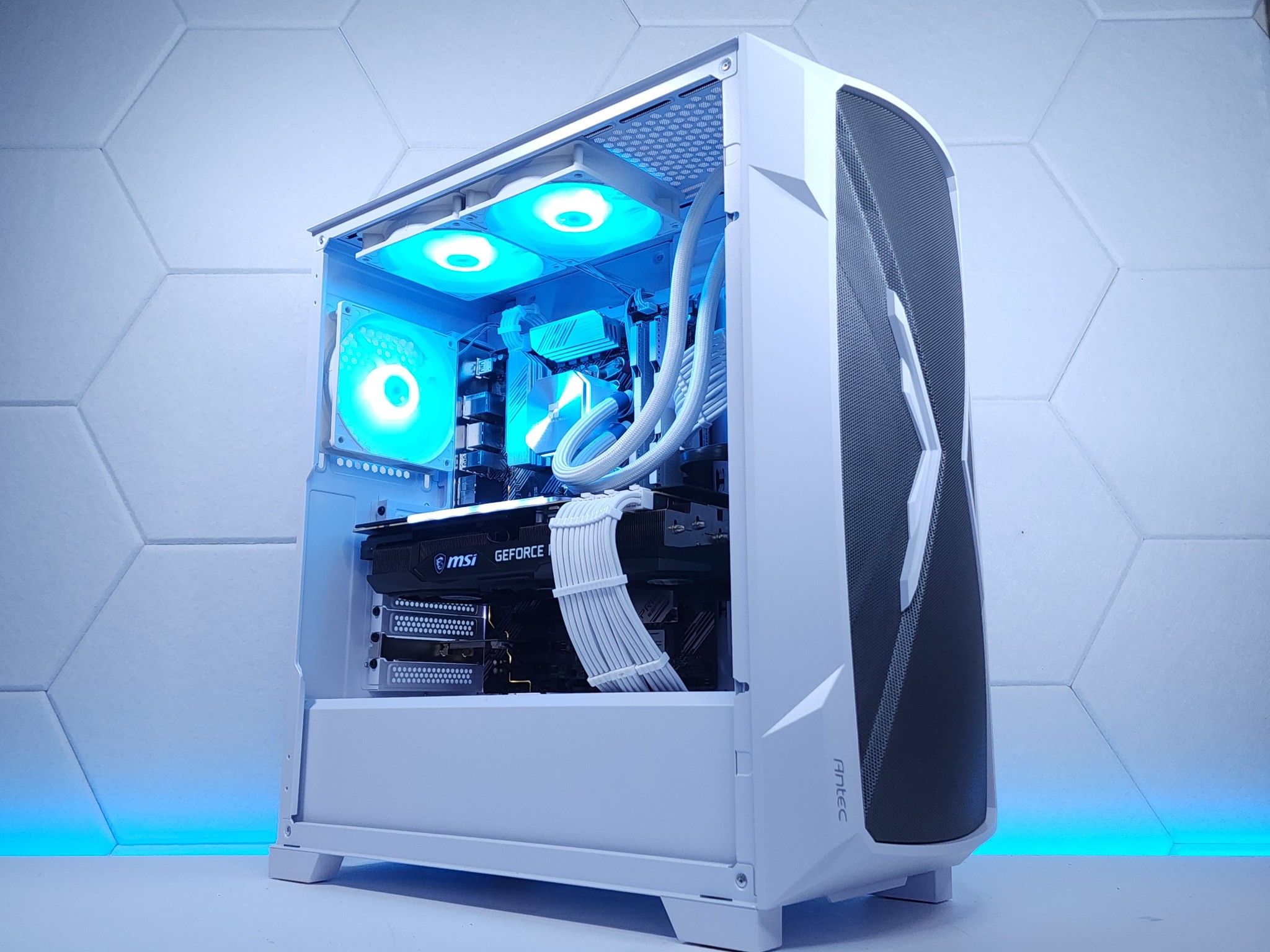 💙🤍RTX 3080Ti | Ryzen 7 5700X | 32GB 3200MHz | 1TB NVMe SSD