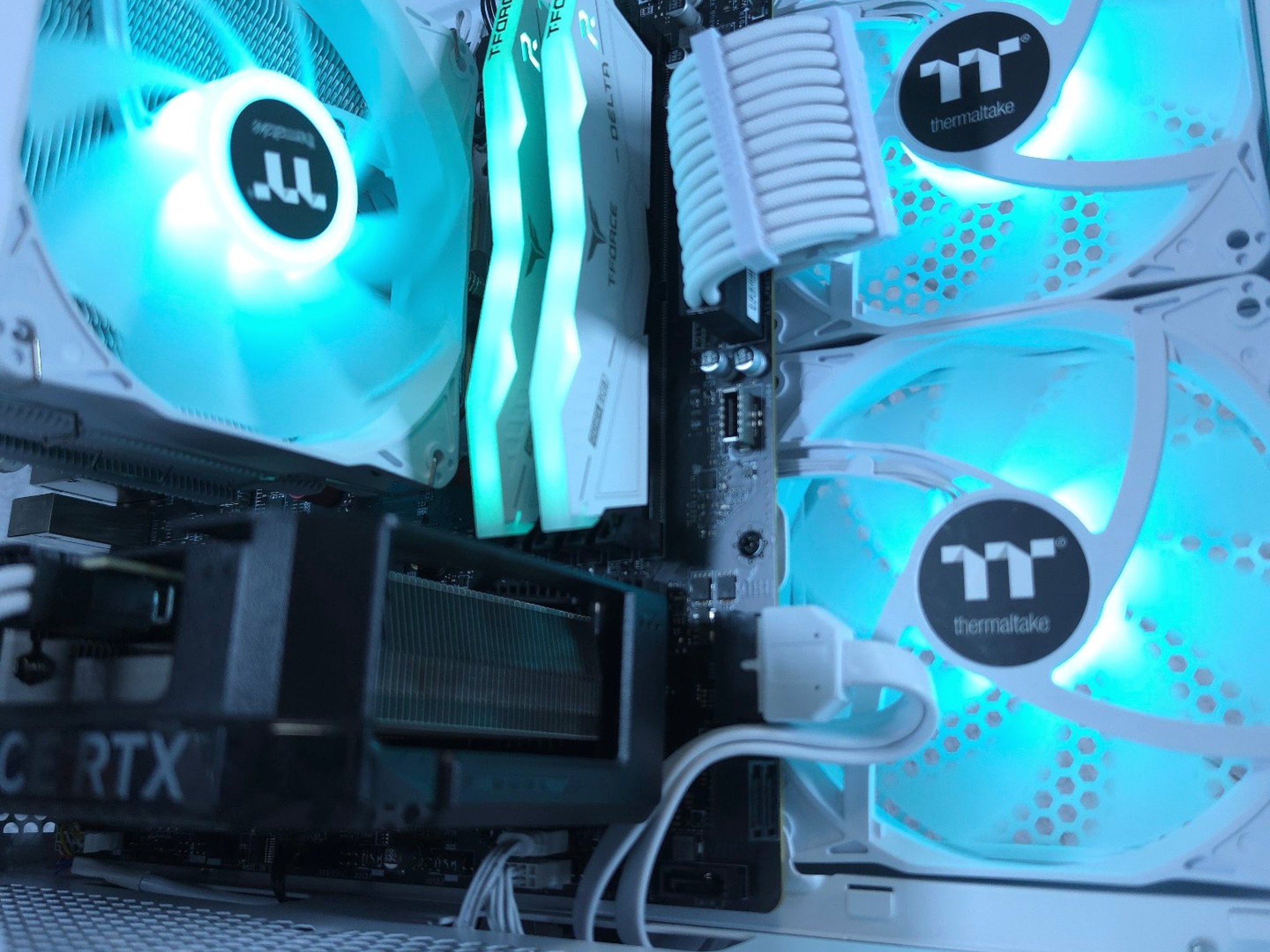 ASUS RTX 4070 💚 Ryzen 5 9600X