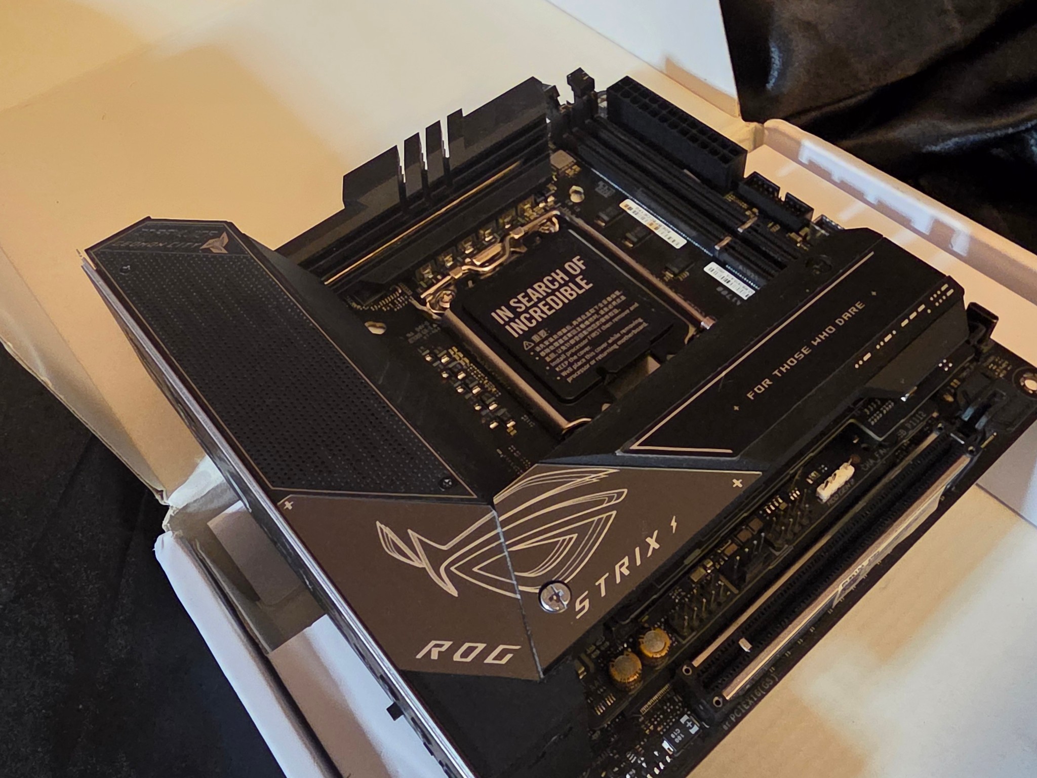 ASUS ROG STRIX Z690 I GAMING WIFI MINI ITX INTEL DDR5 SOCKET 1700