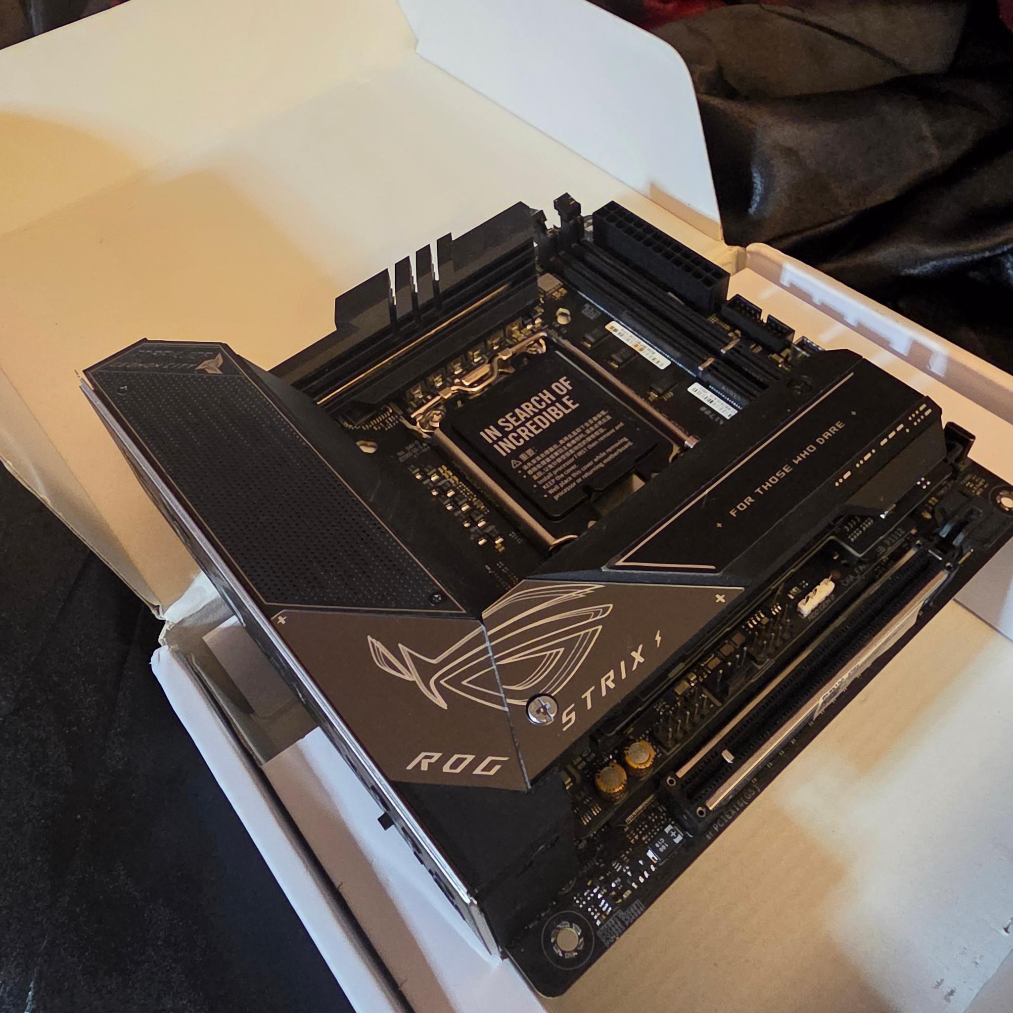 ASUS ROG STRIX Z690 I GAMING WIFI MINI ITX INTEL DDR5 SOCKET 1700