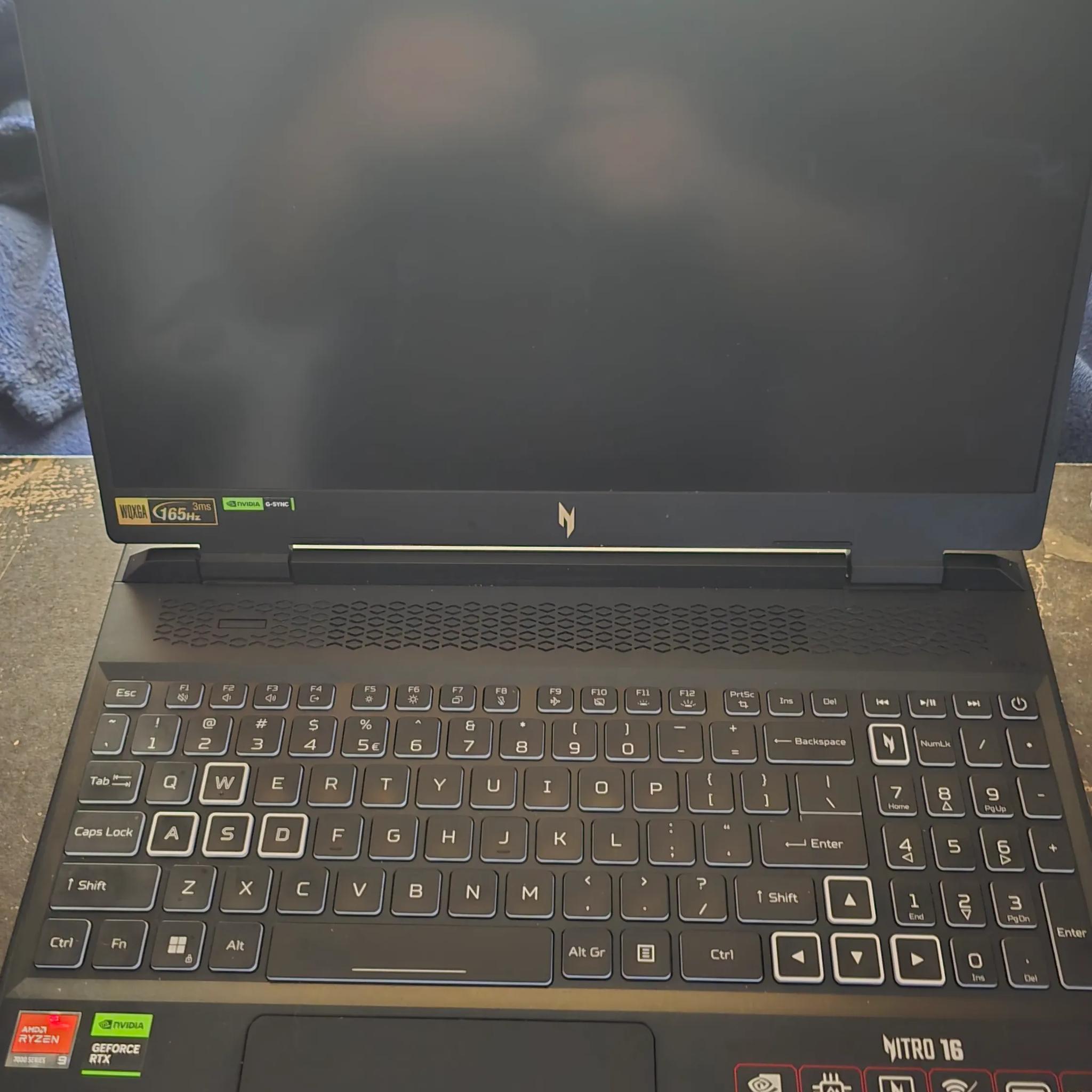 ACER NITRO 16 AMD RYZEN 9 7940HS, NVIDIA 4070 LAPTOP 8 GB RAM, SCREEN HAS SOME BAD PIXELS