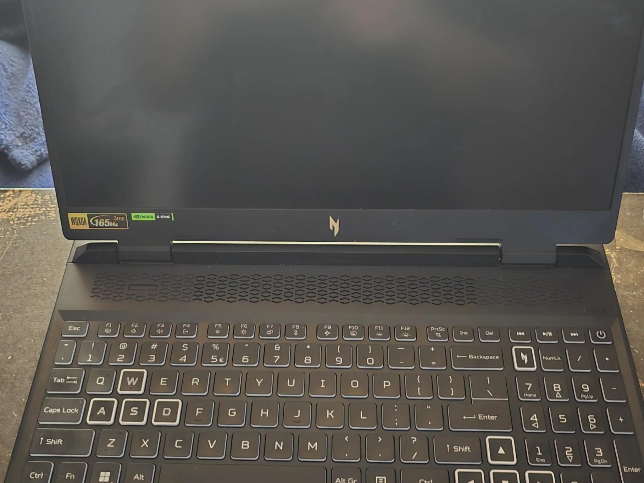 ACER NITRO 16 AMD RYZEN 9 7940HS, NVIDIA 4070 LAPTOP 8 GB RAM, SCREEN HAS SOME BAD PIXELS