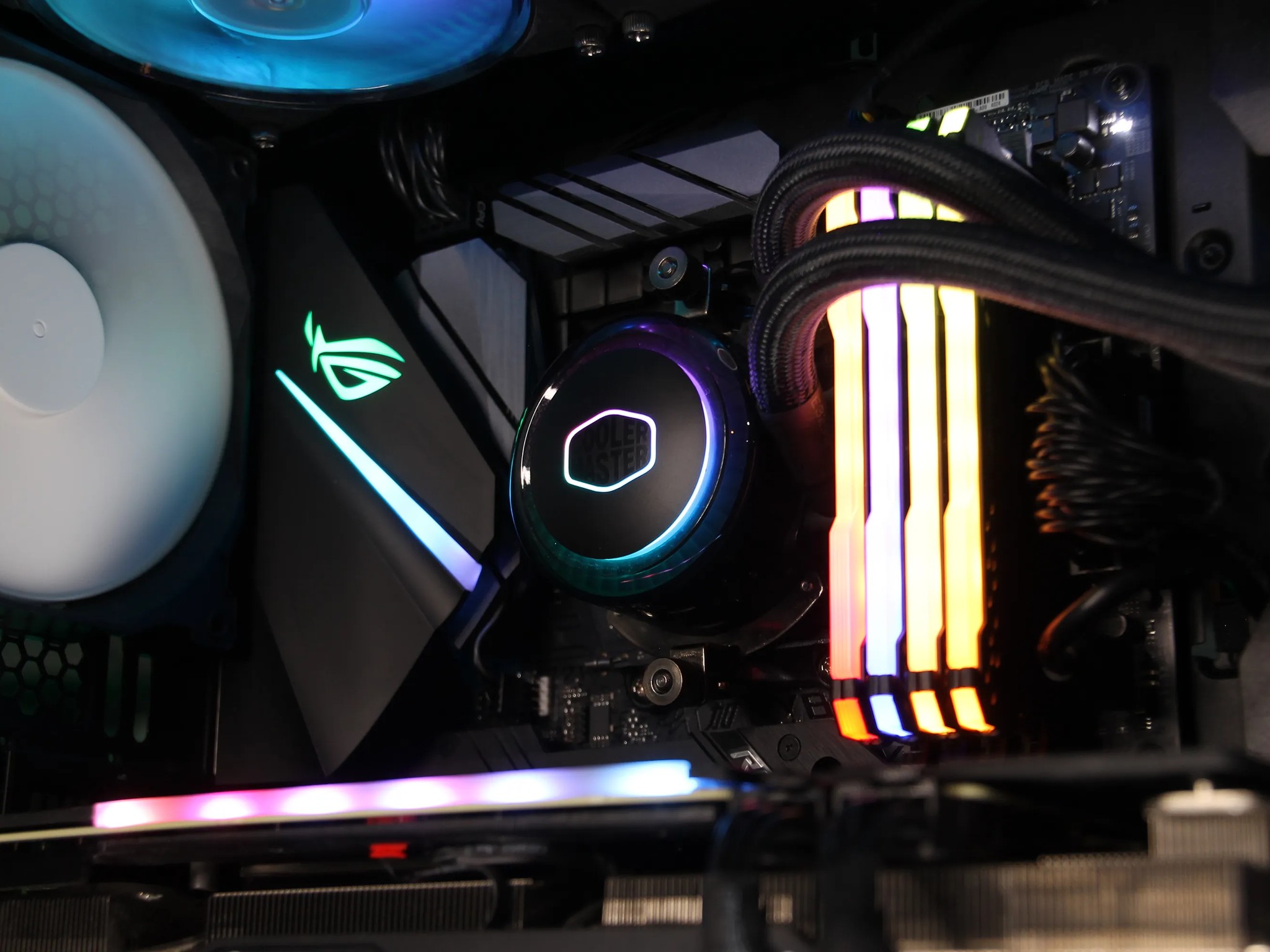 𝙏𝙄𝙏𝘼𝙉 // Ryzen 7 5800X, RTX 3070 // Mid-range Gaming PC