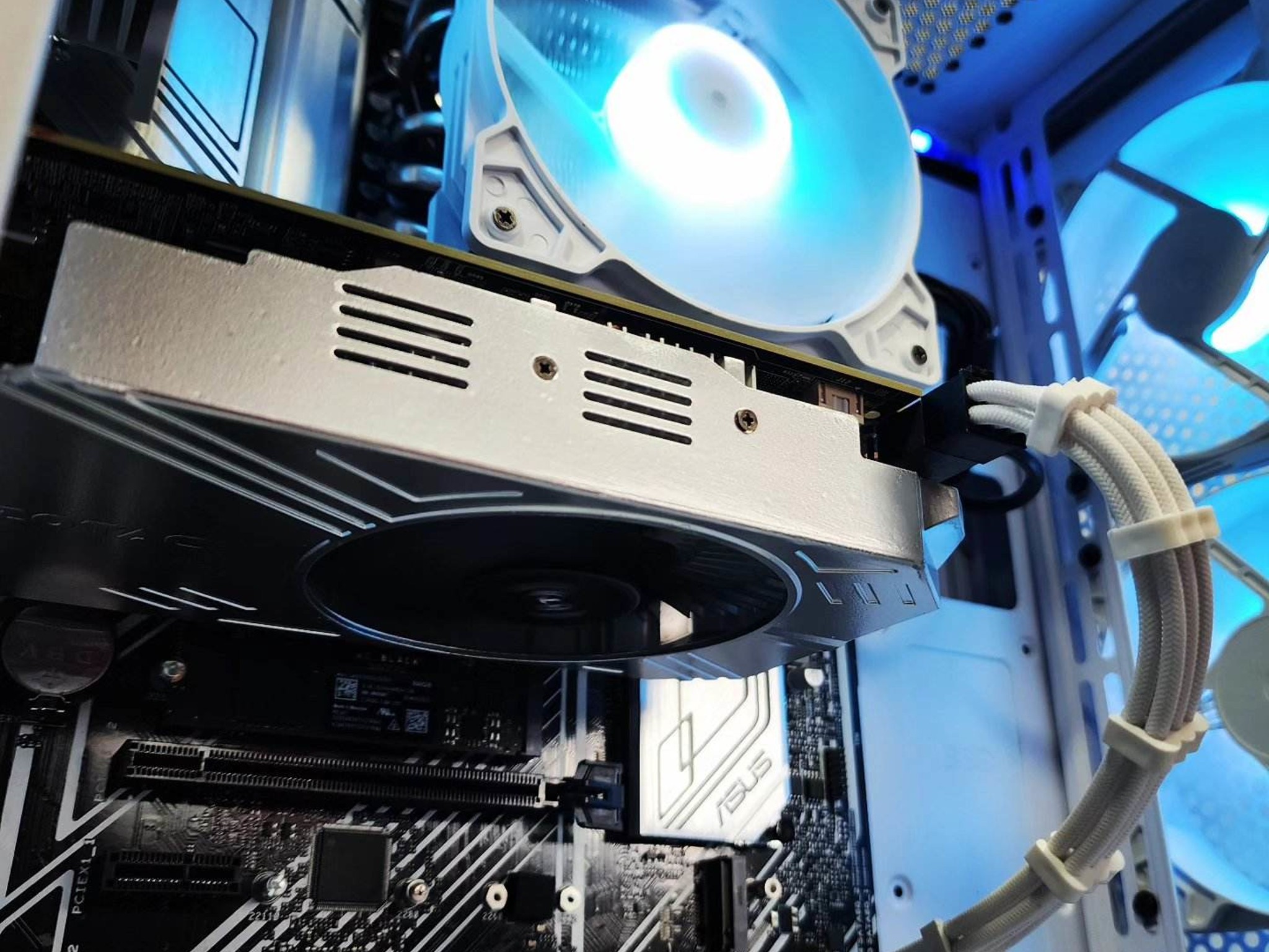 💙🤍💙 GTX 1060 6GB // Intel Core i3 10105F // Silicon Power 16GB 3200MHz