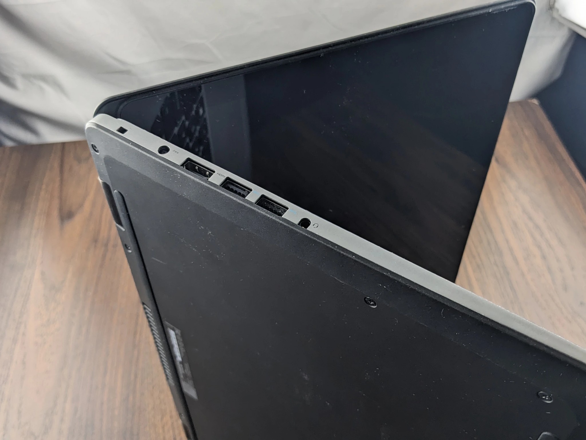 15.6" Dell Insperion 7558 2 in 1, i7-5500u, 8GB Ram, 240GB SSD
