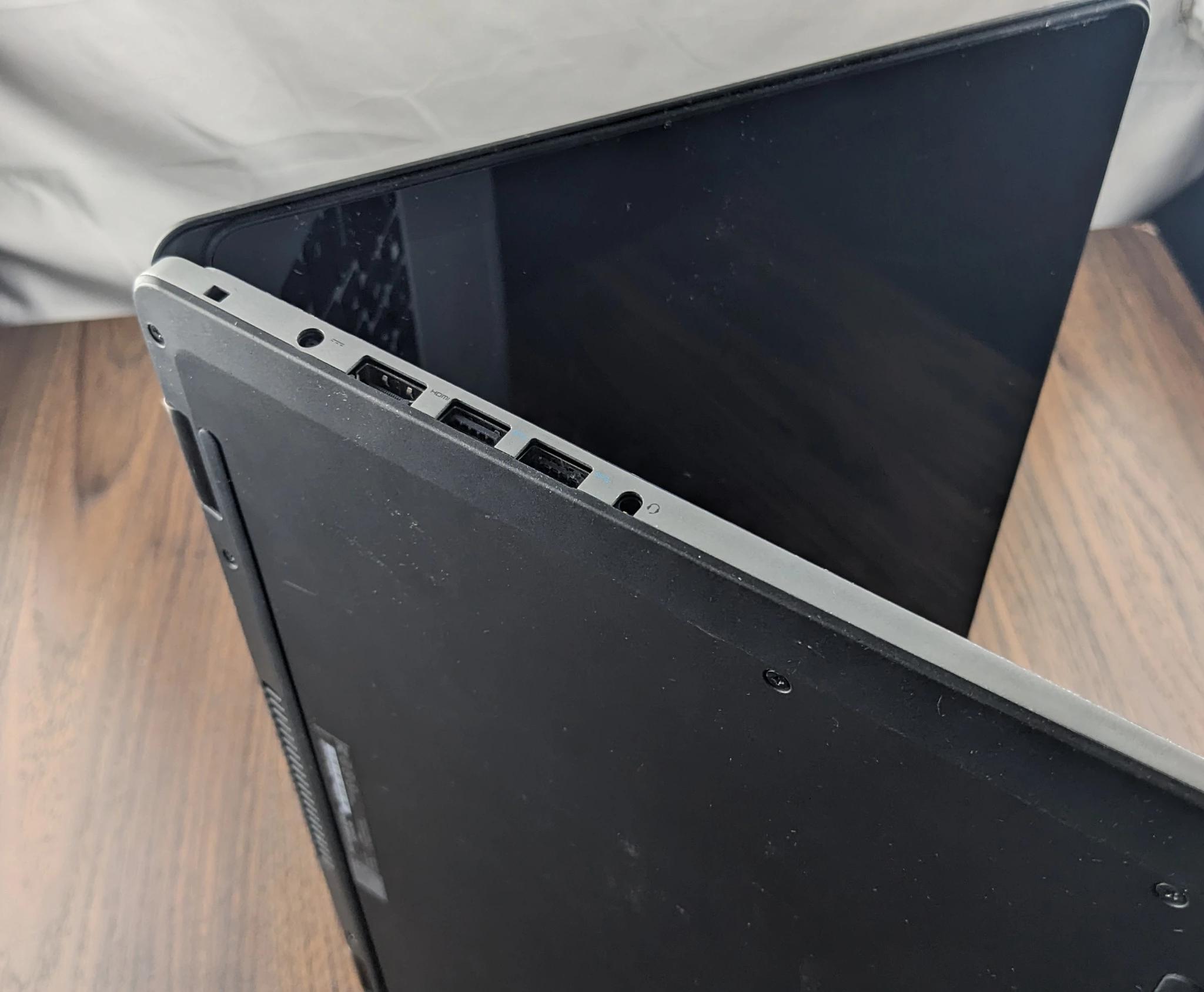 15.6" Dell Insperion 7558 2 in 1, i7-5500u, 8GB Ram, 240GB SSD
