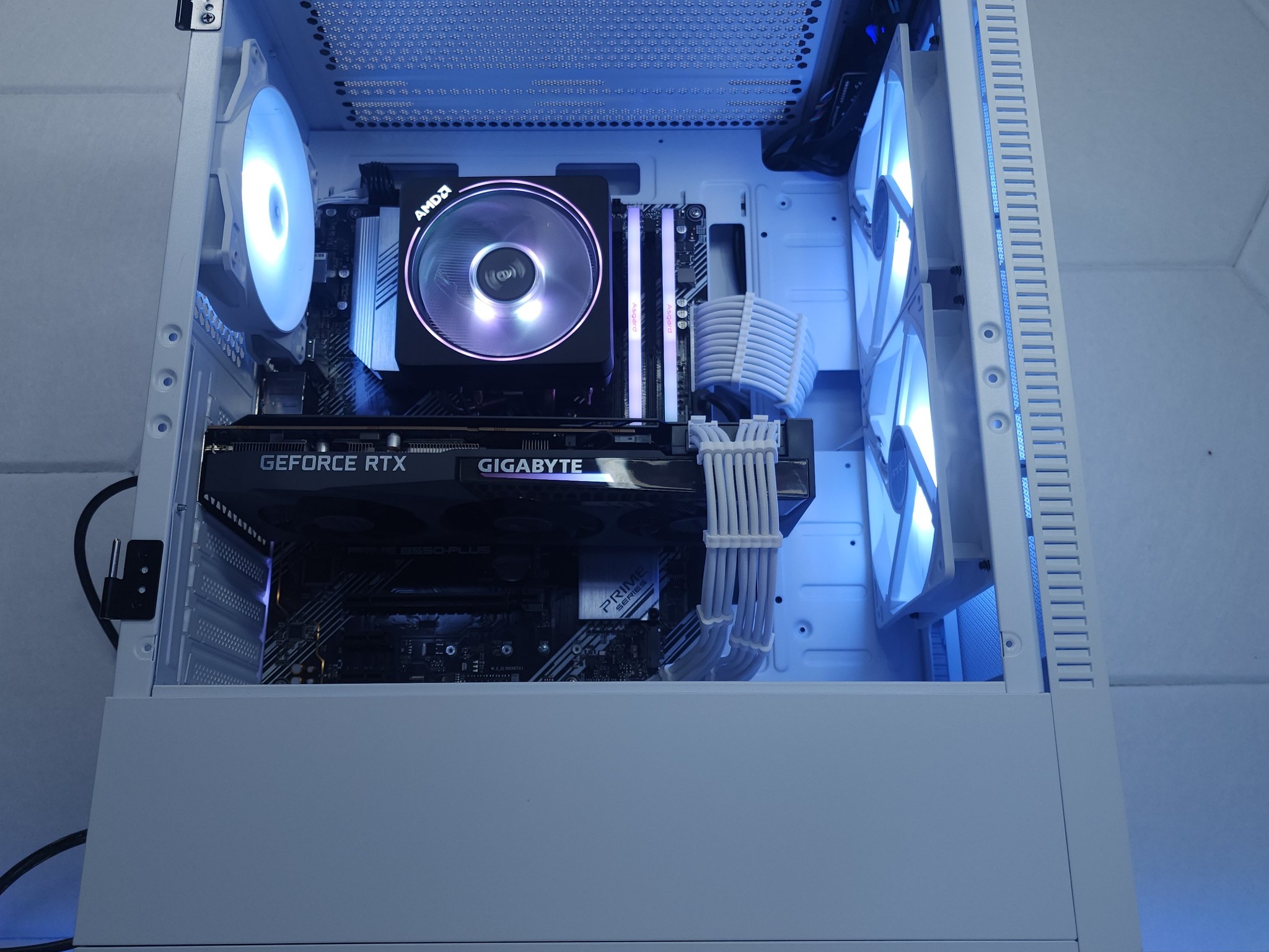 💙🤍RTX 3070 | Ryzen 5 5600G | 16GB 3200MHz | 1TB NVMe SSD