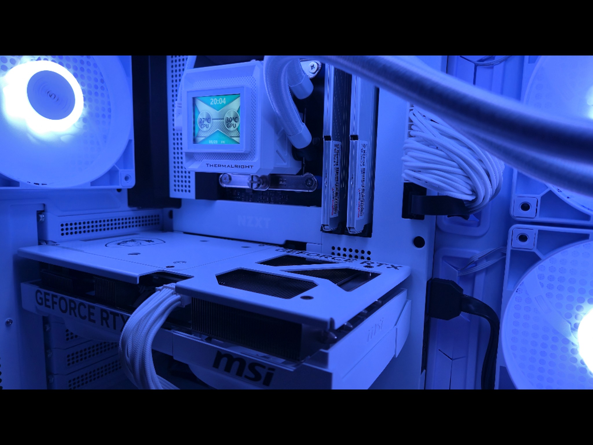 Whiteout Gaming PC - i5 14600K - RTX 5070 - 32GB DDR5 6000 - LCD Cooler - BeZ Tech Custom