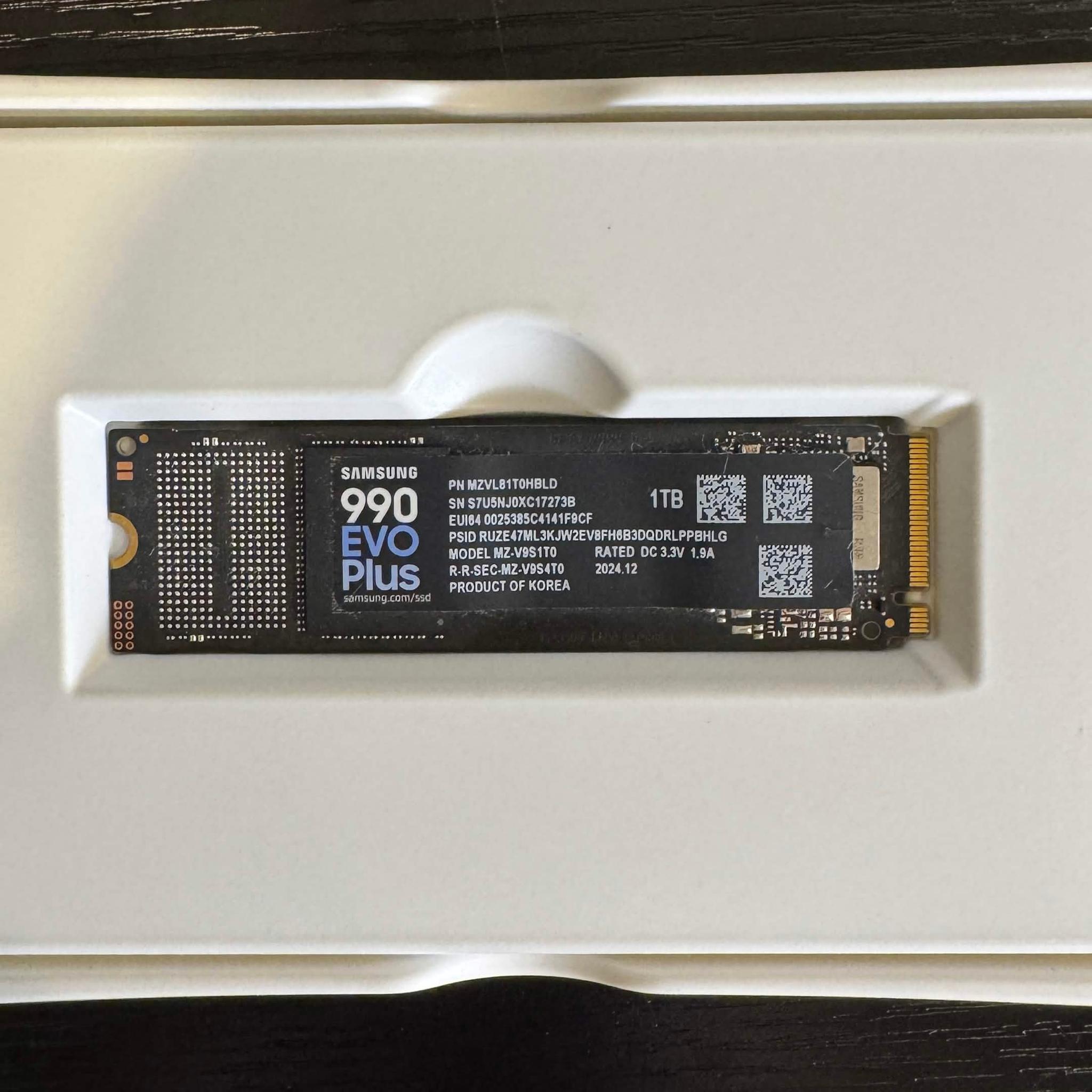 Samsung 990 Evo Plus 1TB Gen4 - 0 Hours on
