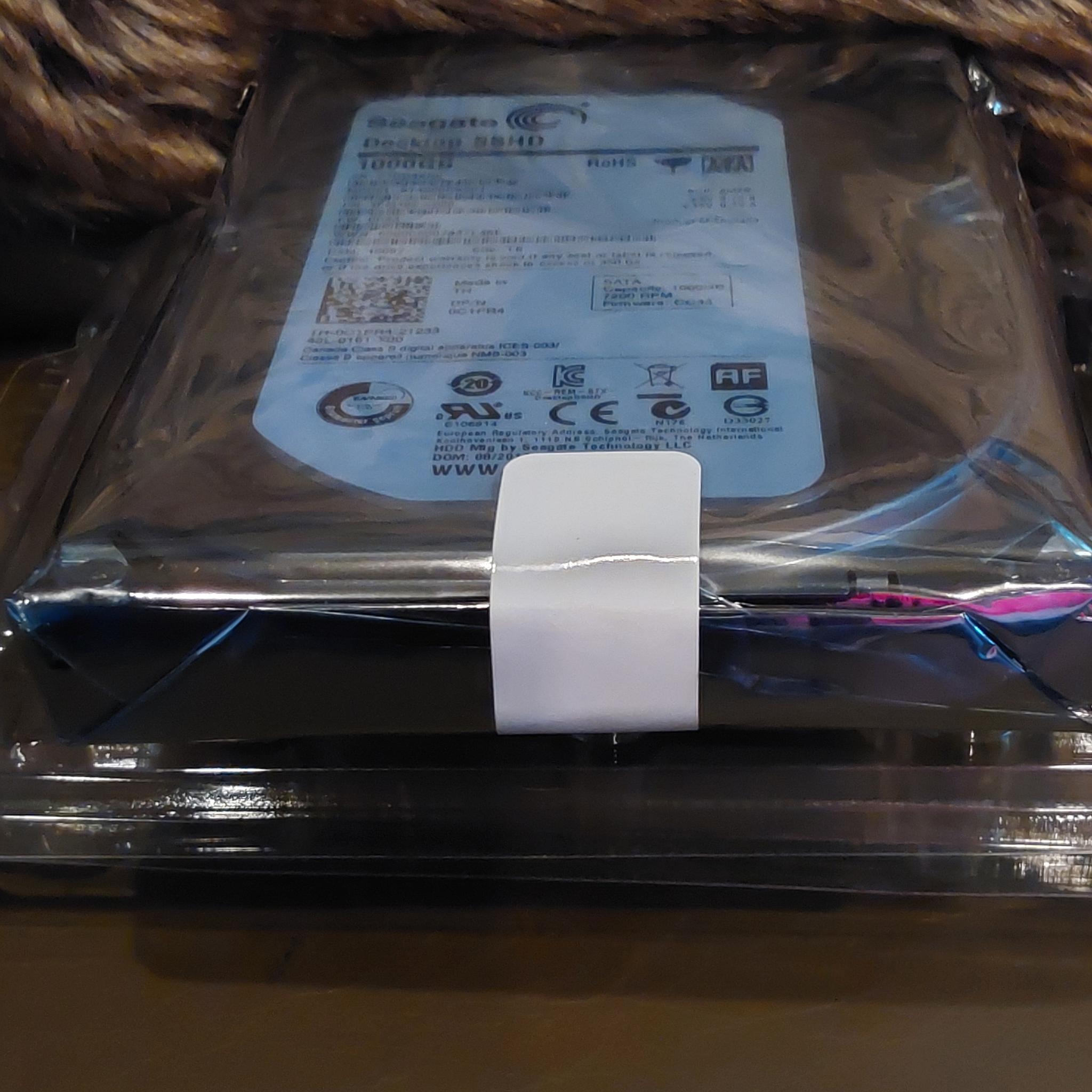 NEW SEAGATE 1TB 3.5 in. SOLID STATE HYBRID DRIVE (SSHD)