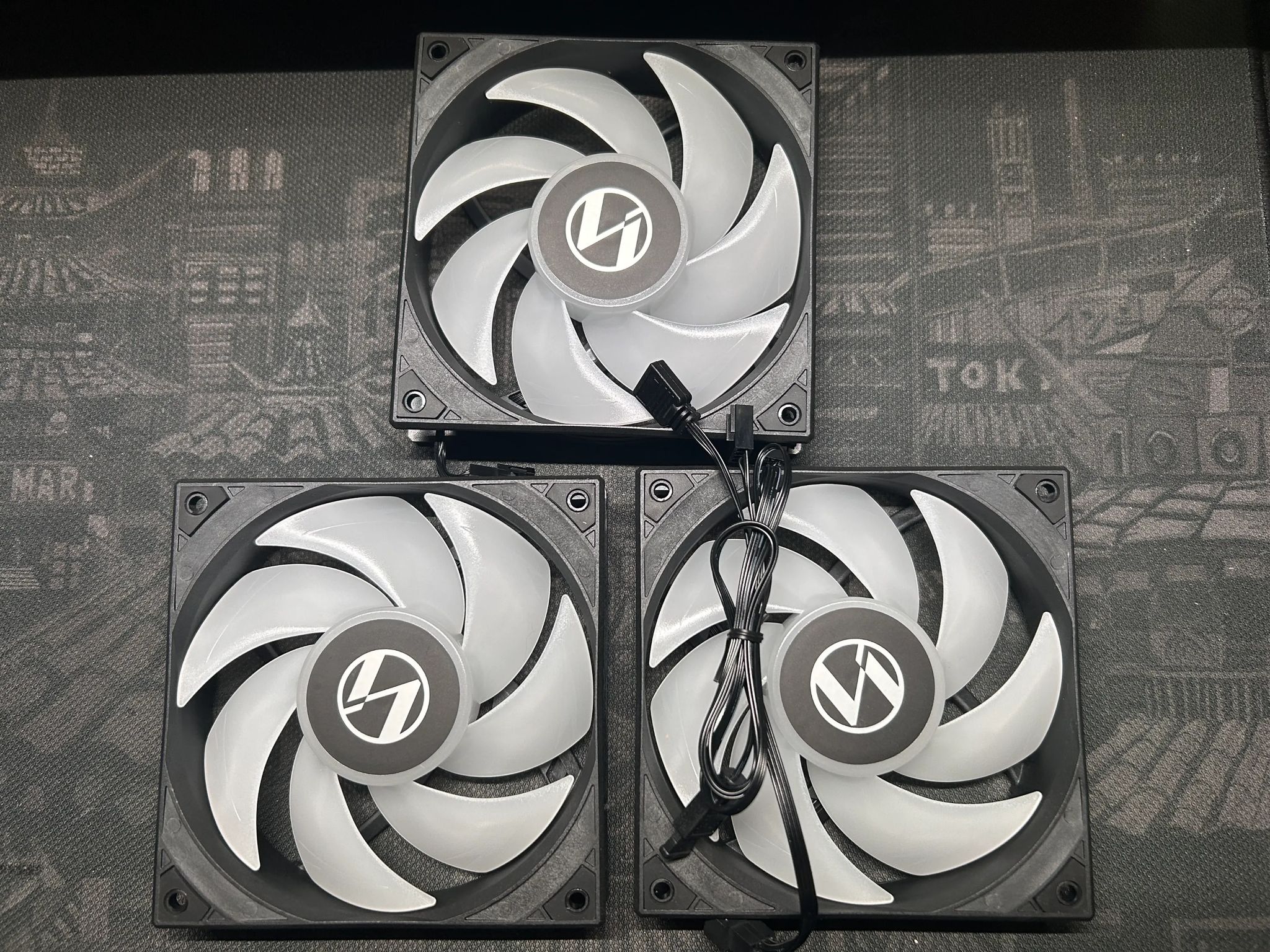 Lian Li DC 12V 300-2500RPM ARGB 120MM FANS - DAISY CHAINED FOR CLEAN LOOKS!