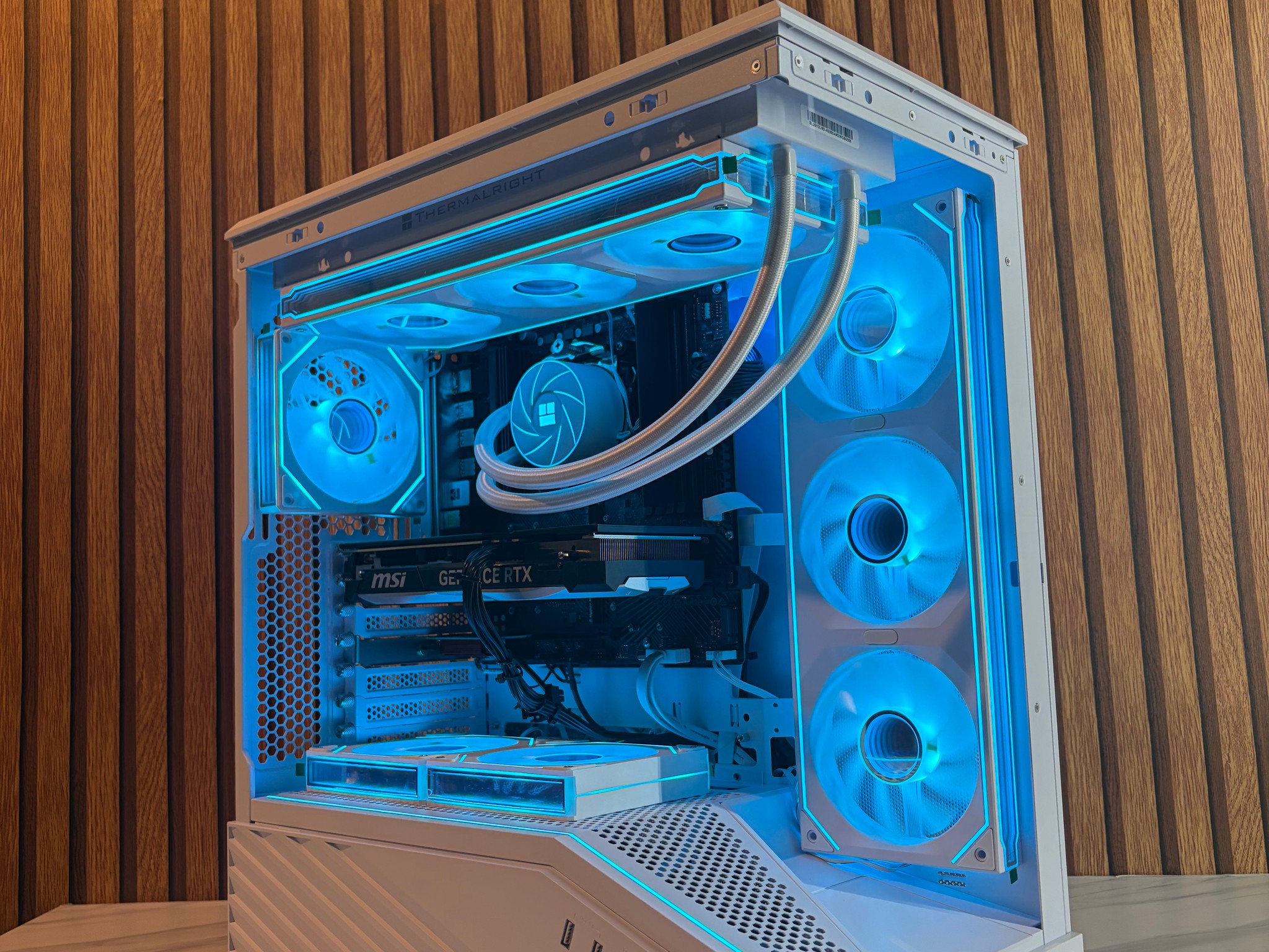 RTX 4070 | RYZEN 5 9600X | 16GB DDR5 | 1TB NVME | 650W | 360MM AIO | Windows 11 pro