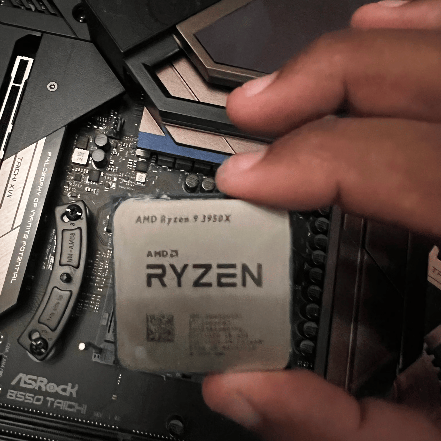 Ryzen 9 3950X 16 Core 32 Thread CPU (READ DESCRIPTION)