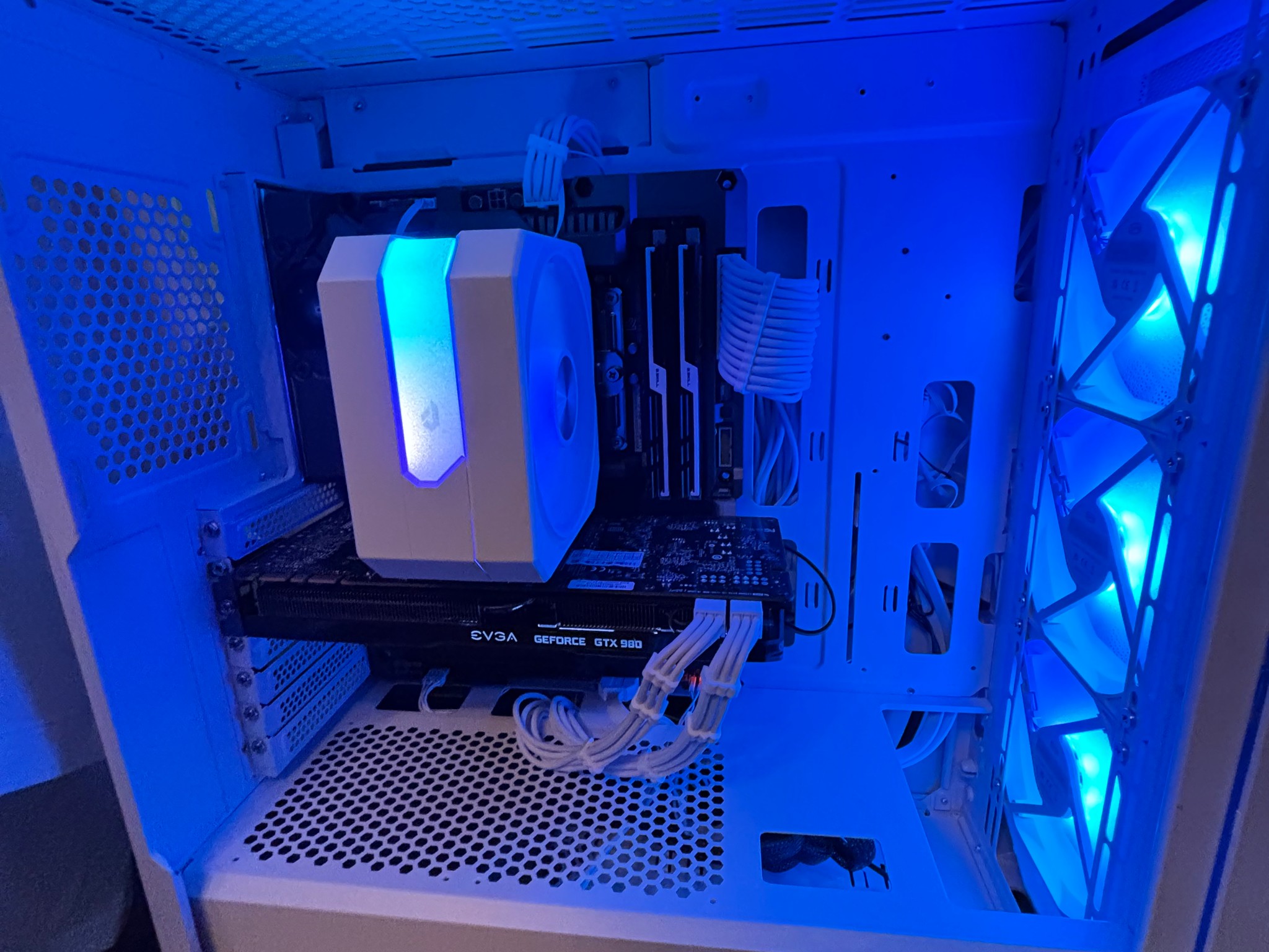 🤍 White Gaming PC | i7 + GTX 980 | 16GB RAM | 1TB SSD+512gb NVME | WIFI🤍