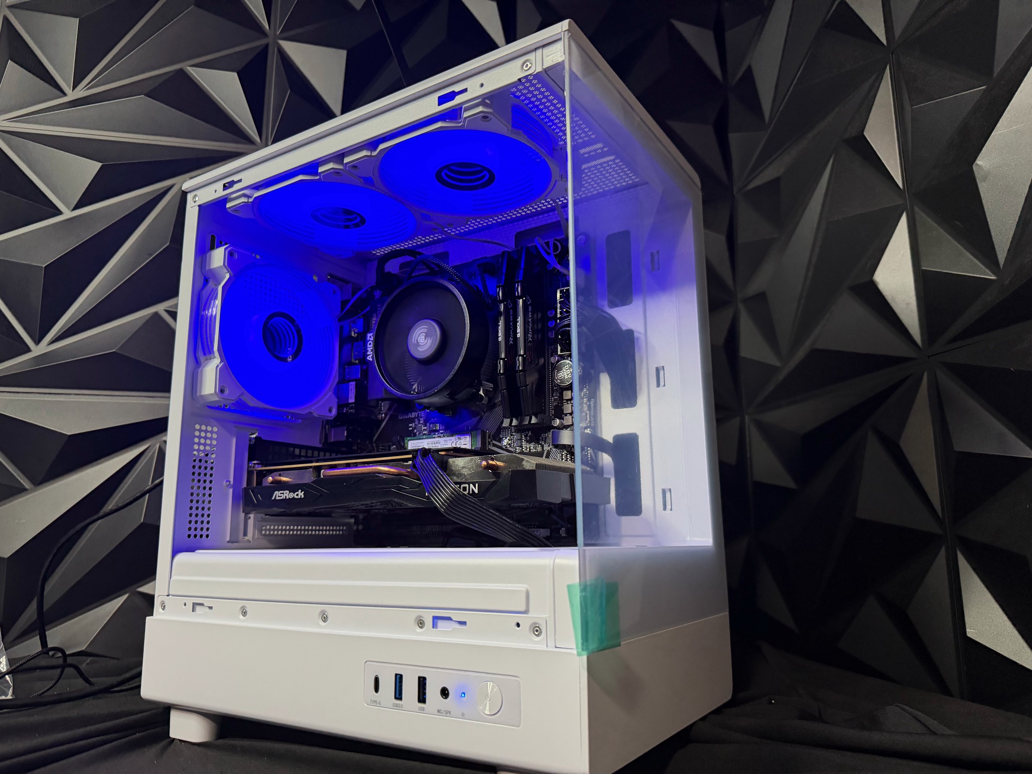 🔥😎 THE MID DADDY Mini 😎🔥Ryzen 5 5500| RX 6600XT| 16 GB DDR4| 500 GB NVMe| 650W PSU