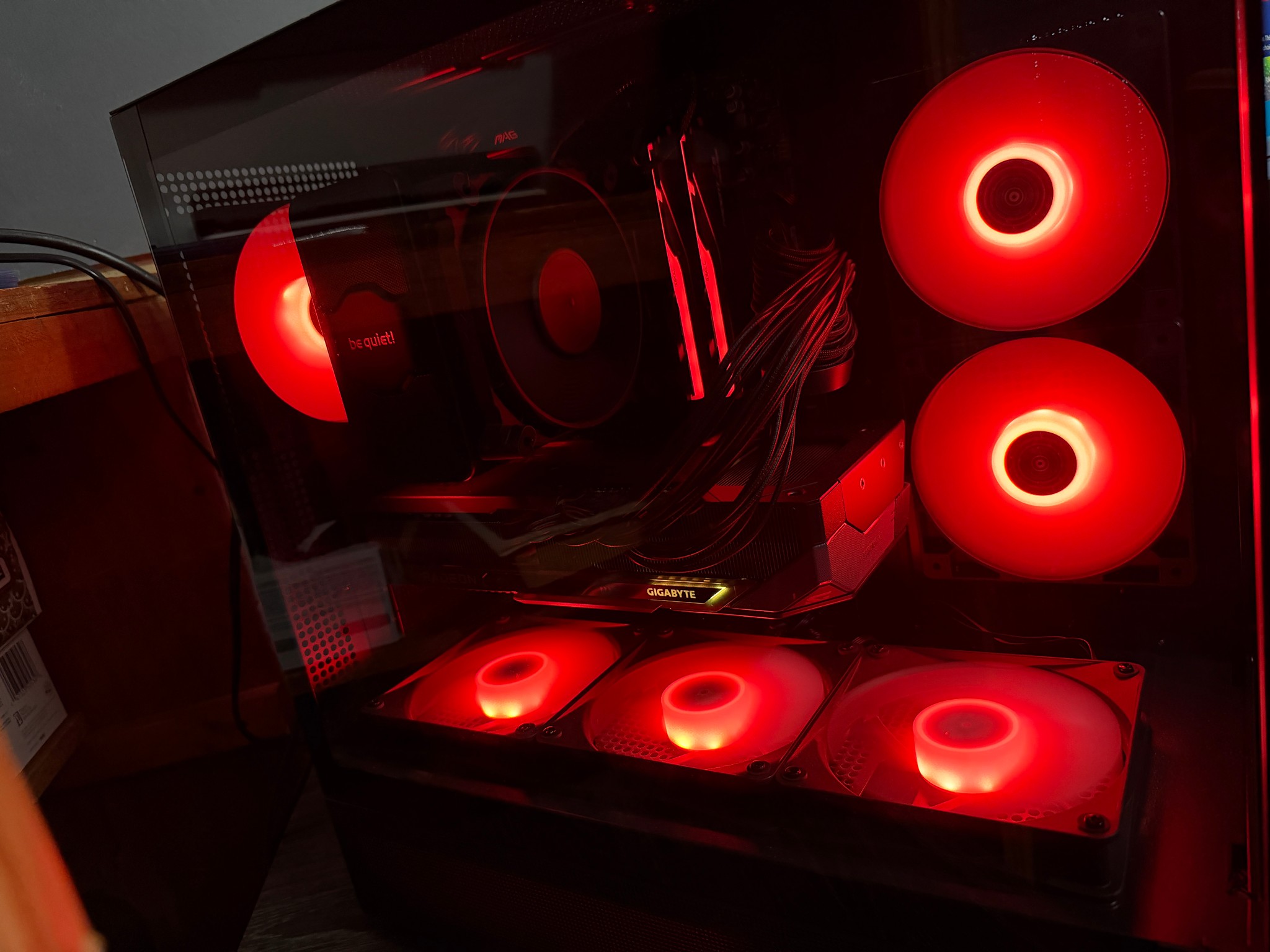 Ryzen 7 7800X3D + RX 9070 XT 16GB