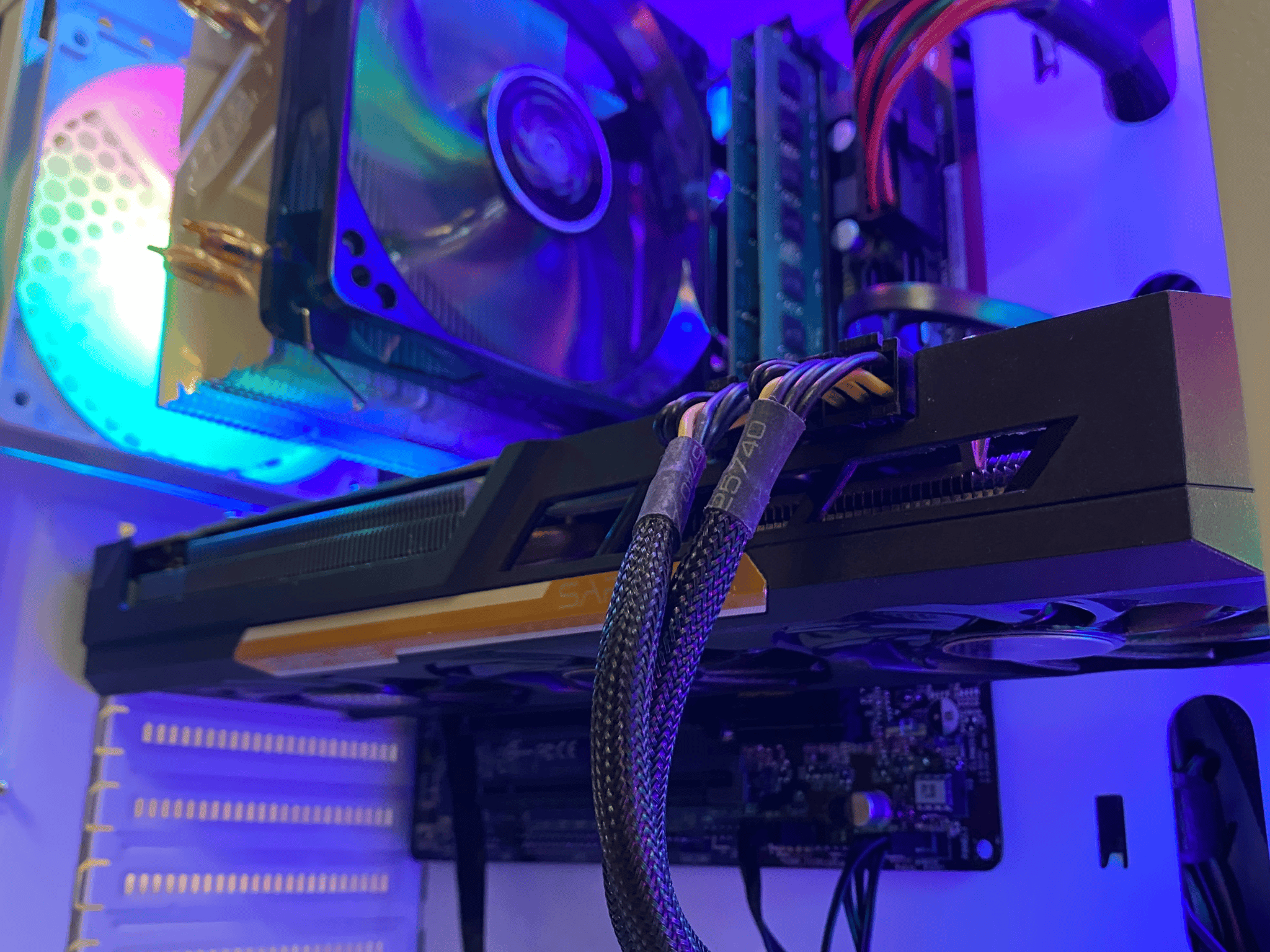 Midrange Gaming PC with Intel Core i7-4770 and Radeon R9 390