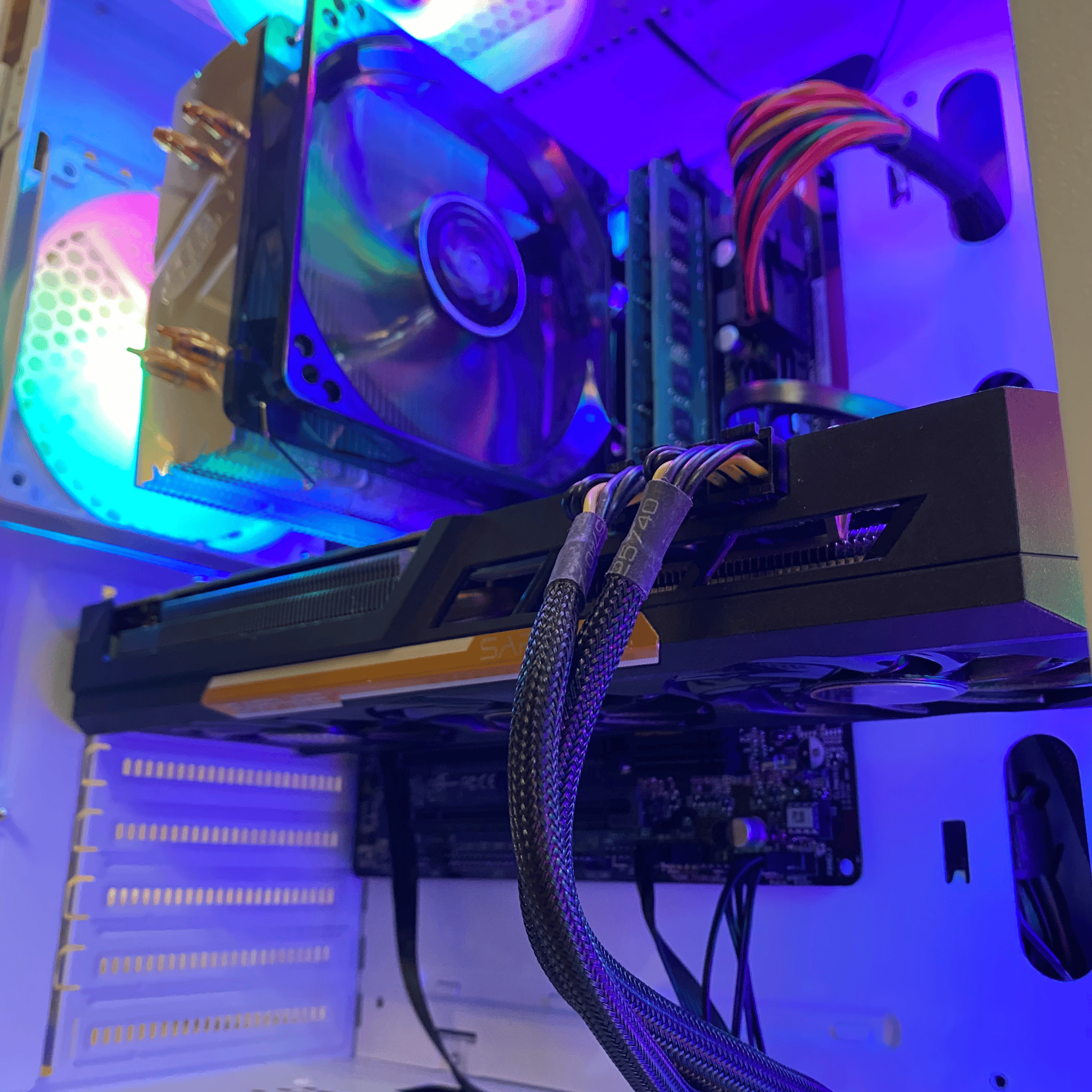 Midrange Gaming PC with Intel Core i7-4770 and Radeon R9 390