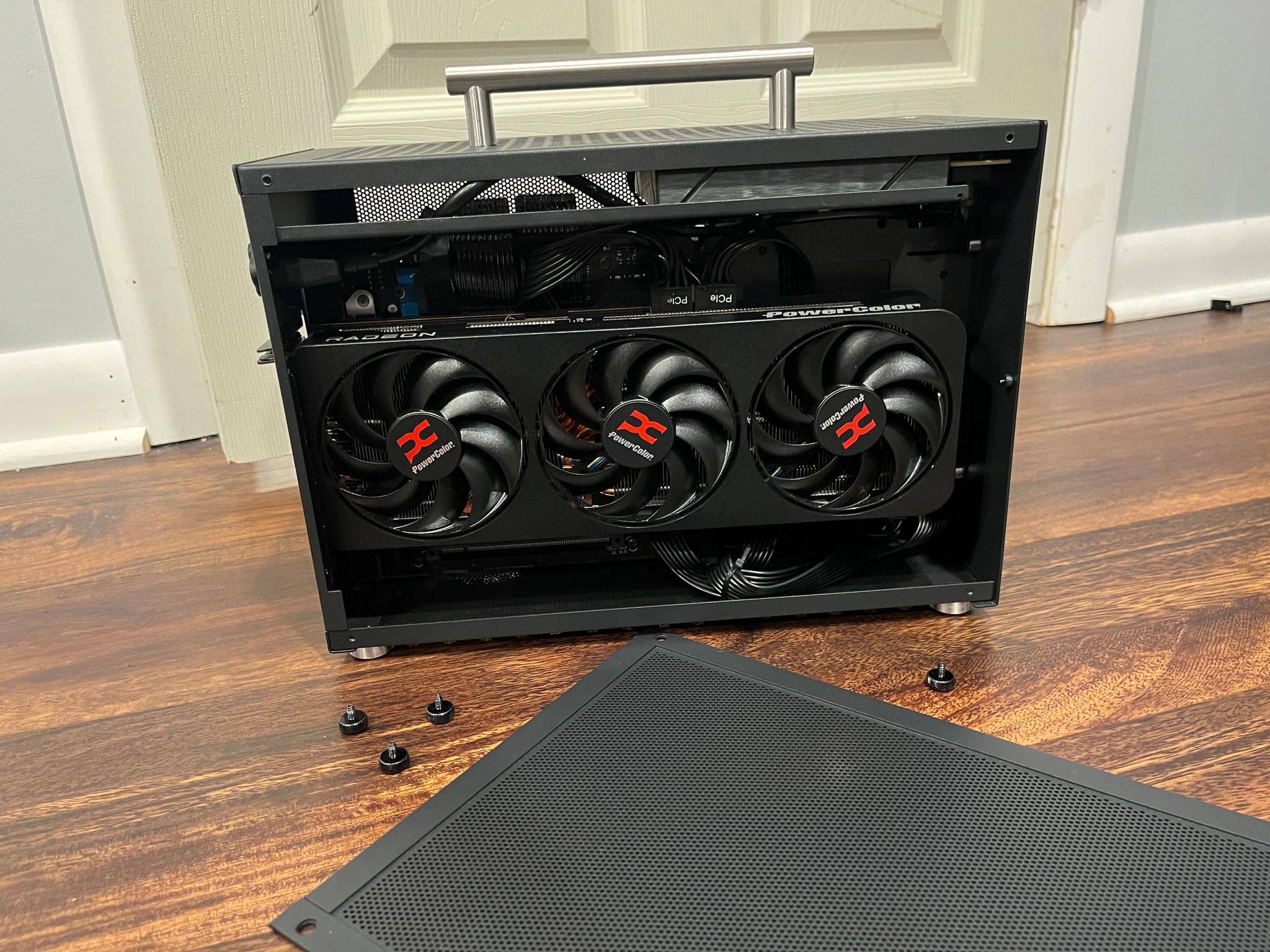 Beast in Tiny Box - AMD Radeon RX 9070 XT 16G - Ryzen 5 7600X3D