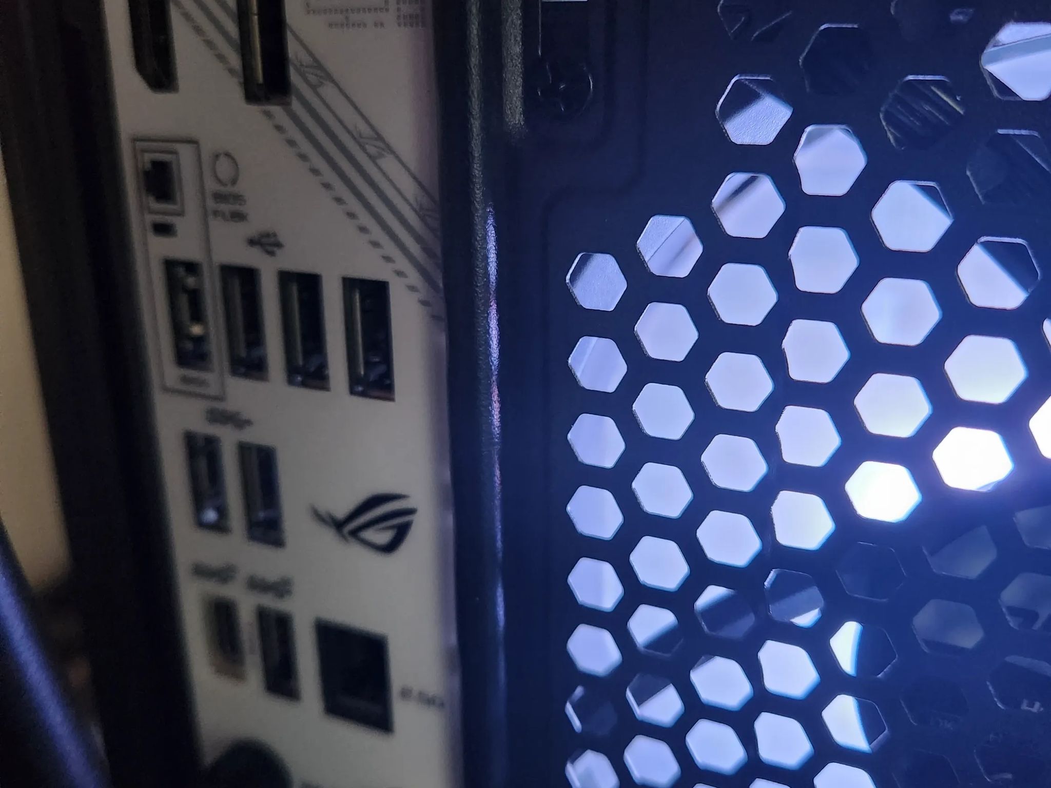 BLACK AND WHITE! 1660 SUPER Intro Gamer/ creator pc!