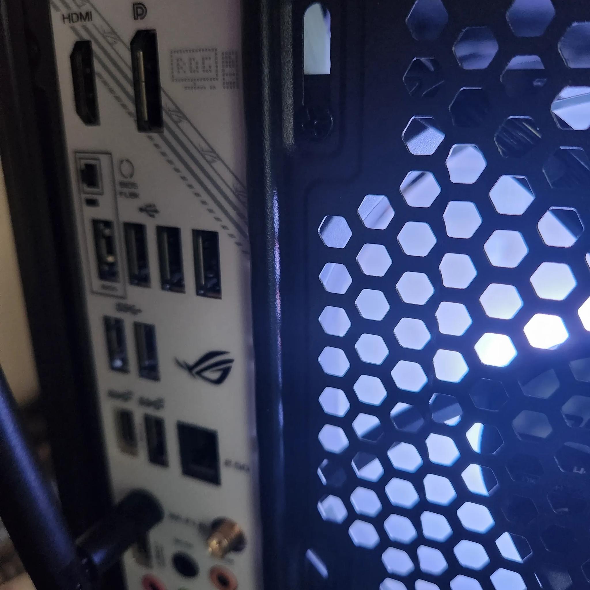 BLACK AND WHITE! 1660 SUPER Intro Gamer/ creator pc!