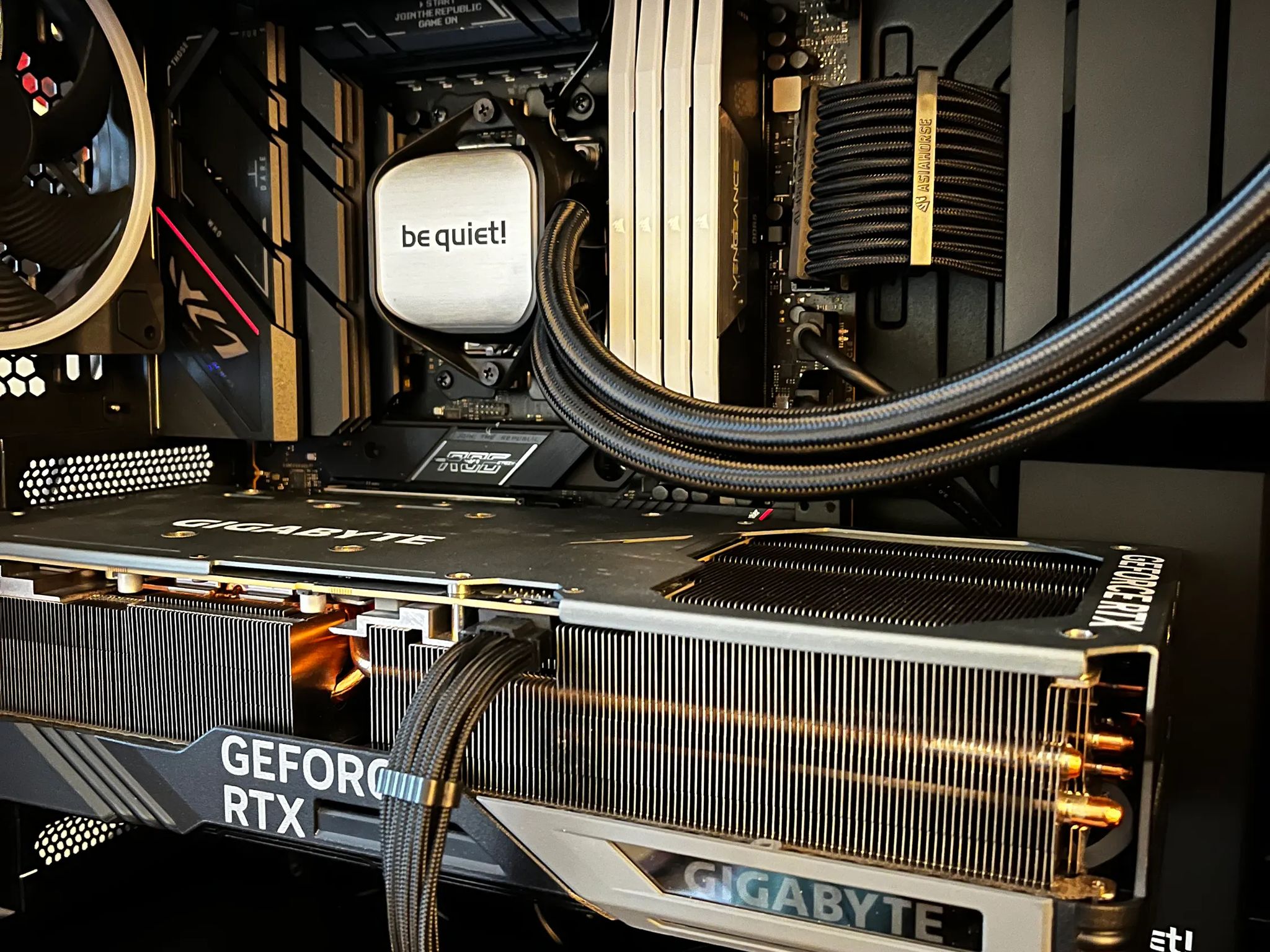 Dark Horse -  RTX 4080 | Ryzen 9 7900X | 64GB @6000 MT/s CL30 | 4TB storage| 1000W PSU 80% Platinum