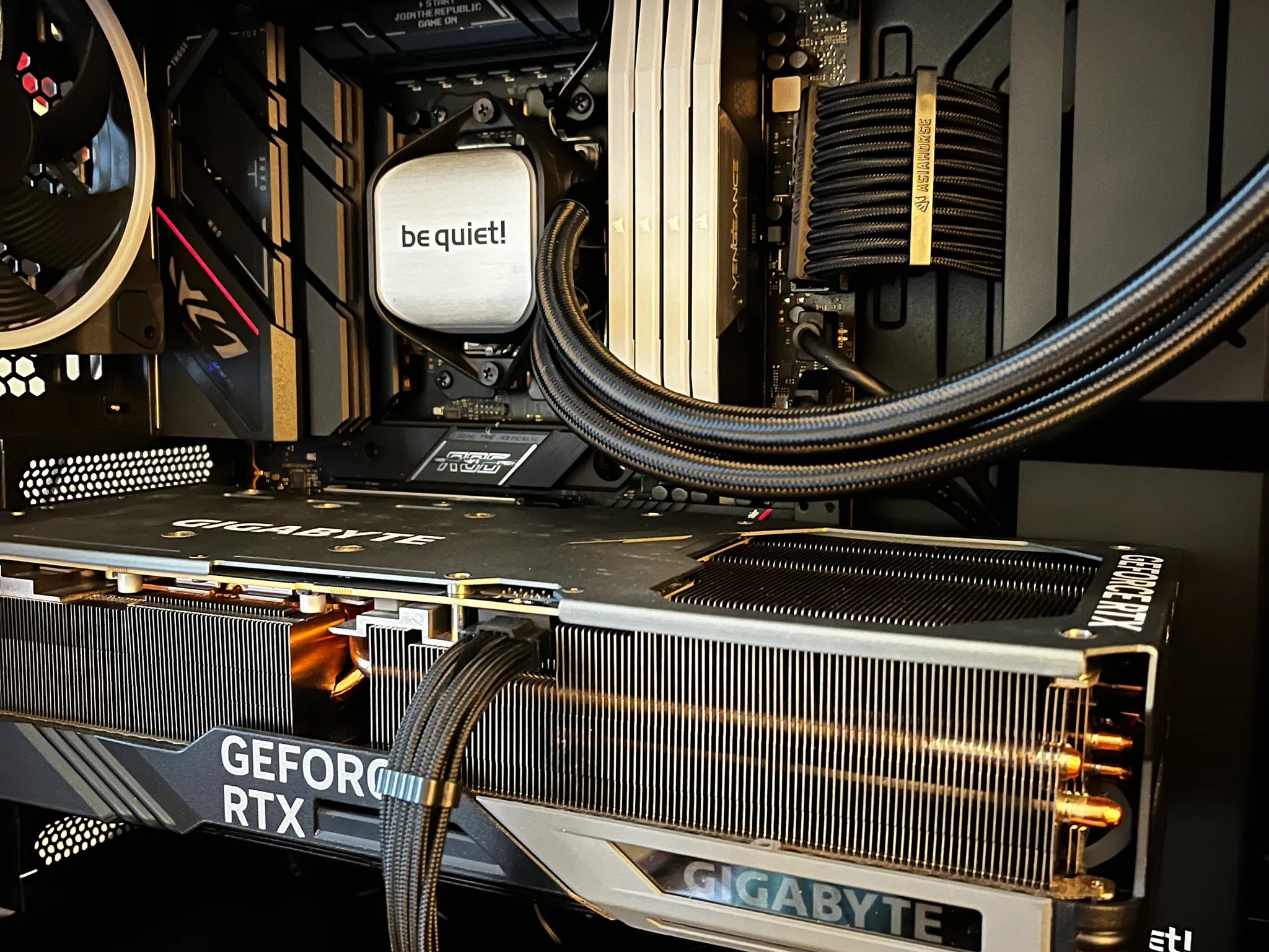 Dark Horse -  RTX 4080 | Ryzen 9 7900X | 64GB @6000 MT/s CL30 | 4TB storage| 1000W PSU 80% Platinum