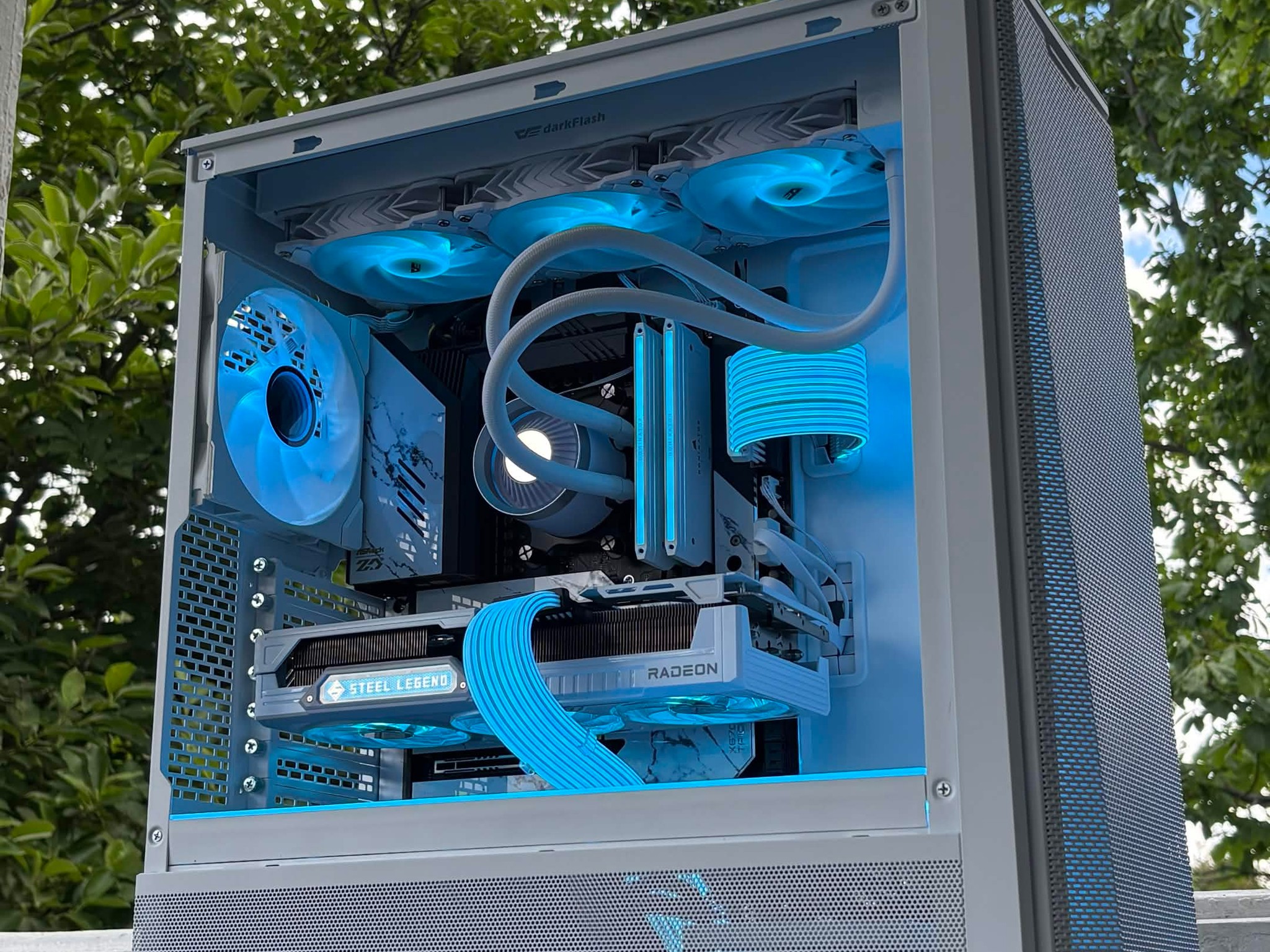 Mendi Electronics | Ryzen 9 9850X3D | RX 9070 XT | 32GB DDR5 | X670E Taichi | 2TB NVMe