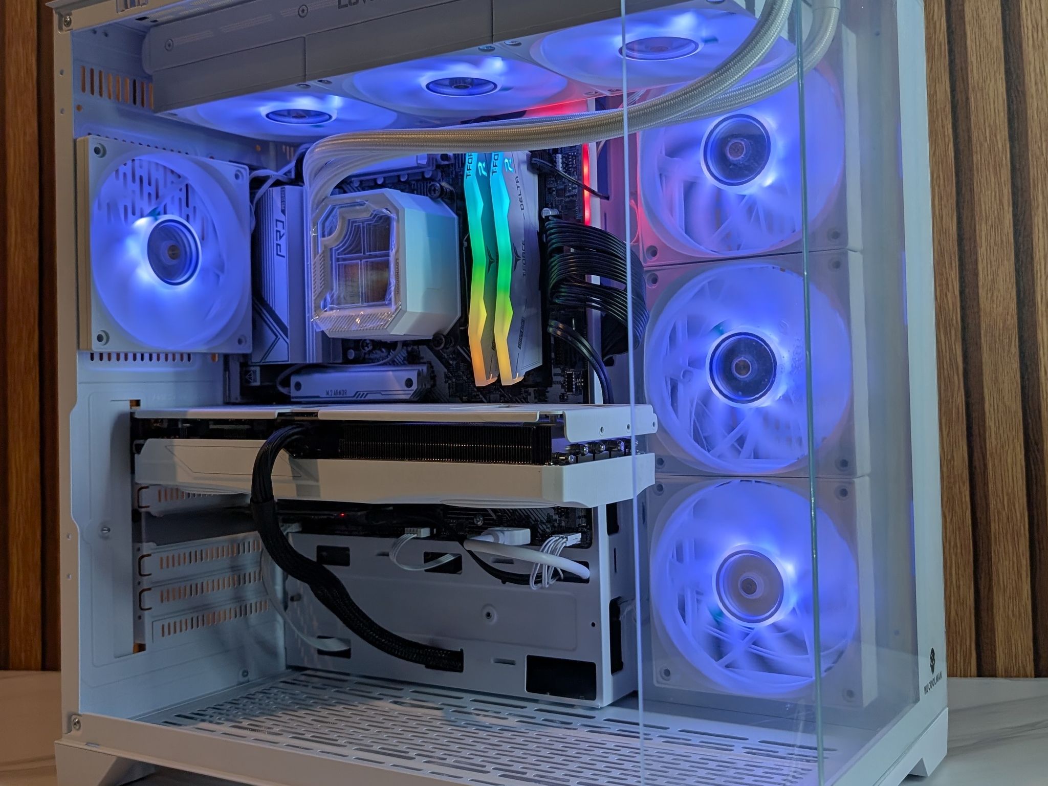RTX 5070 | RYZEN 5 7600X | 1TB SSD | 16GB DDR5 | 750W | 360MM AIO