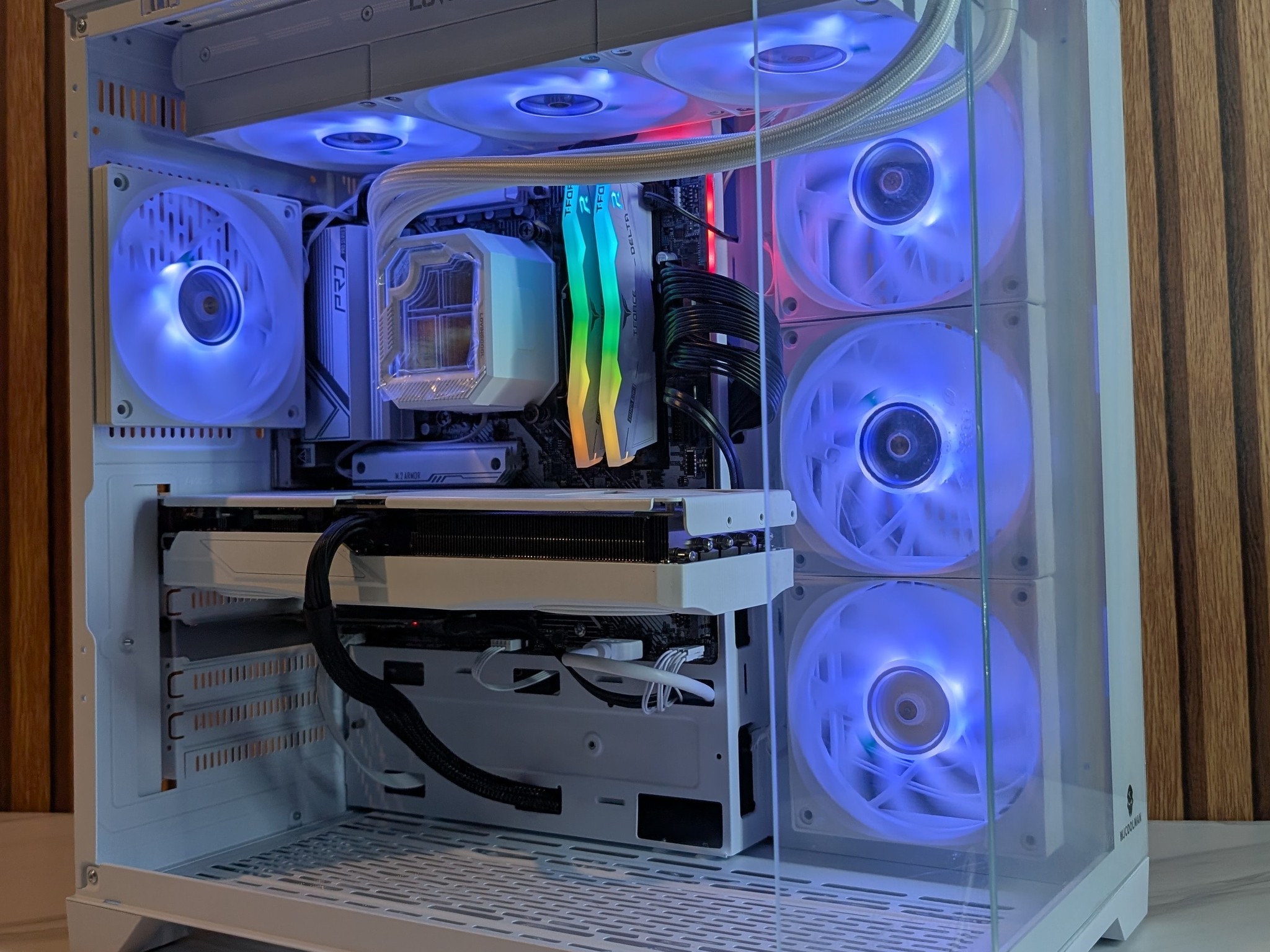 RTX 5070 | RYZEN 5 7600X | 1TB SSD | 16GB DDR5 | 750W | 360MM AIO