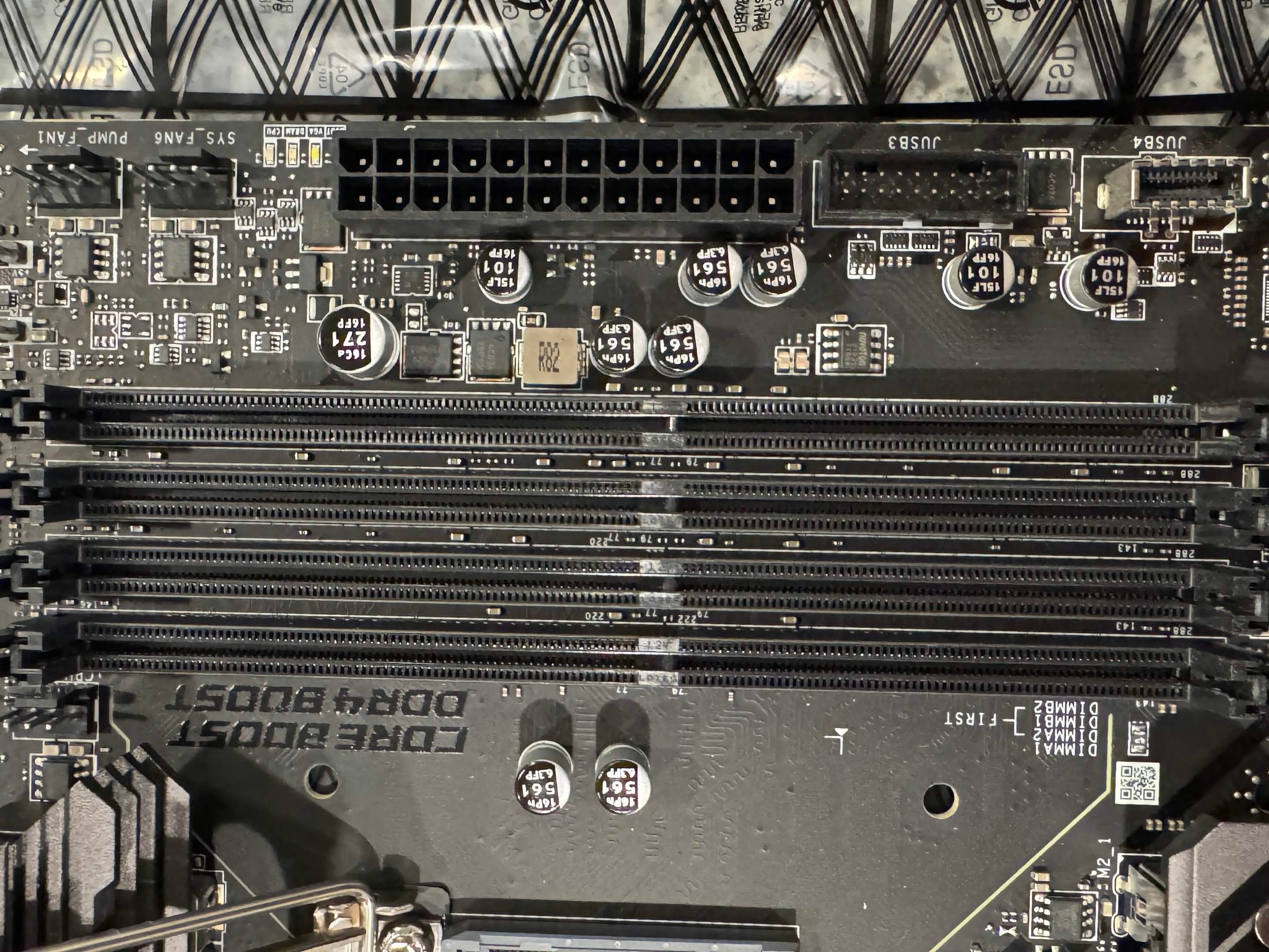 MSI MAG Z590 TOMAHAWK WIFI DDR4