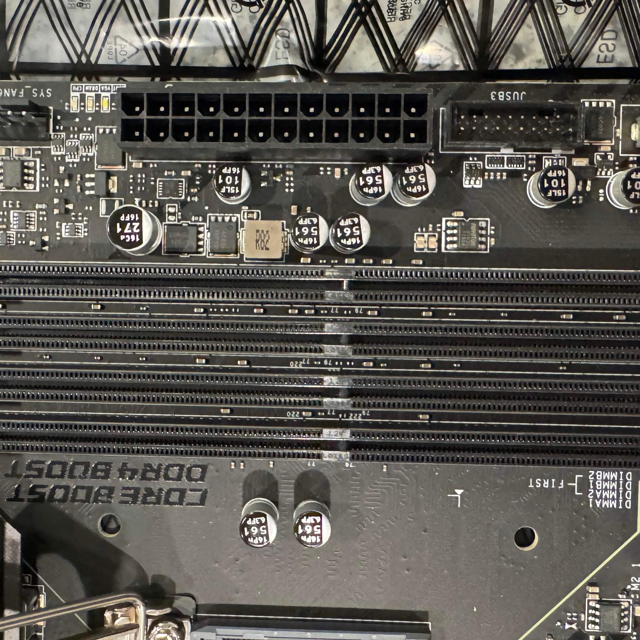 MSI MAG Z590 TOMAHAWK WIFI DDR4