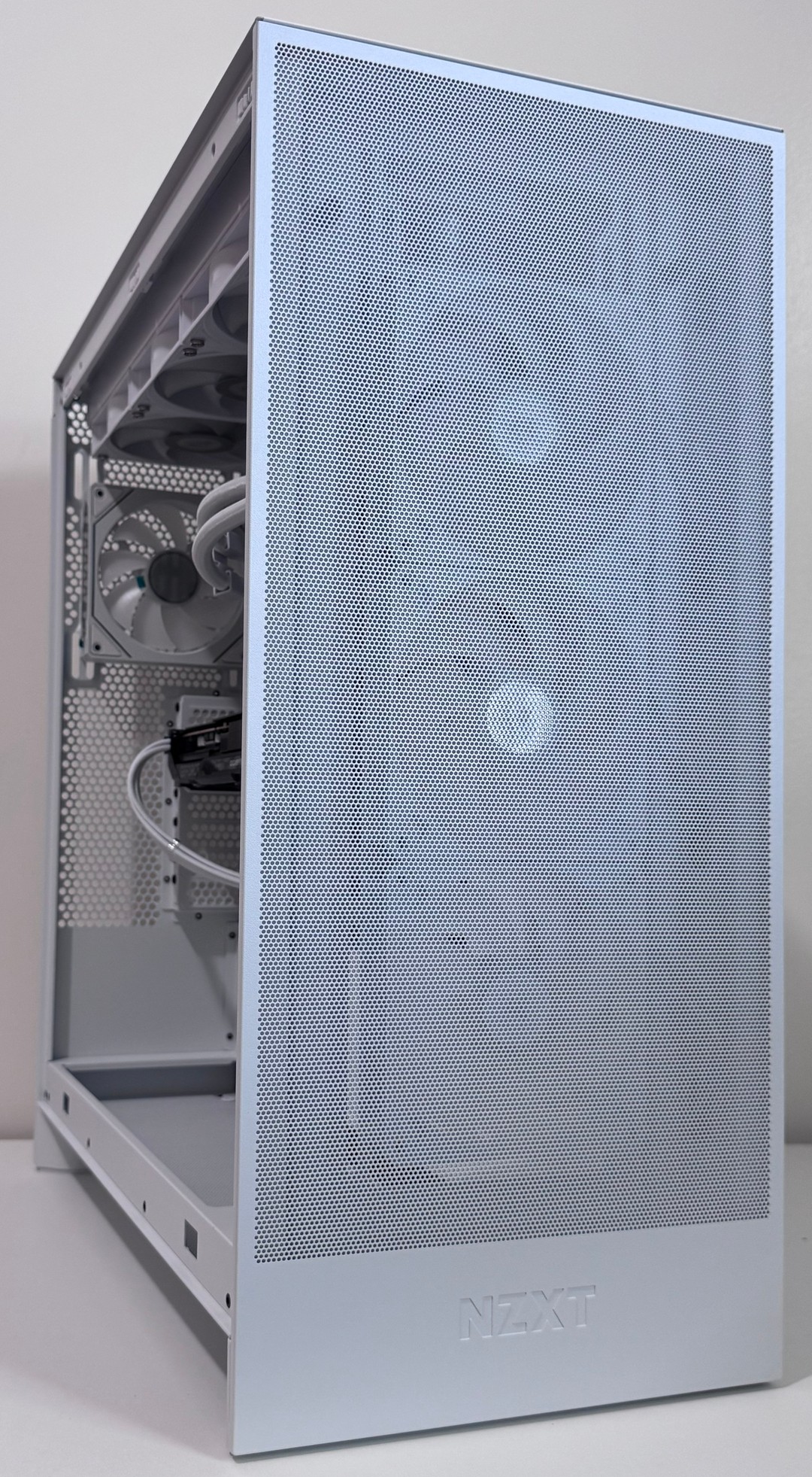 AMD Ryzen 7 8700F 32GB DDR5 RAM GeForce RTX 5060 1TB NVMe SSD NZXT