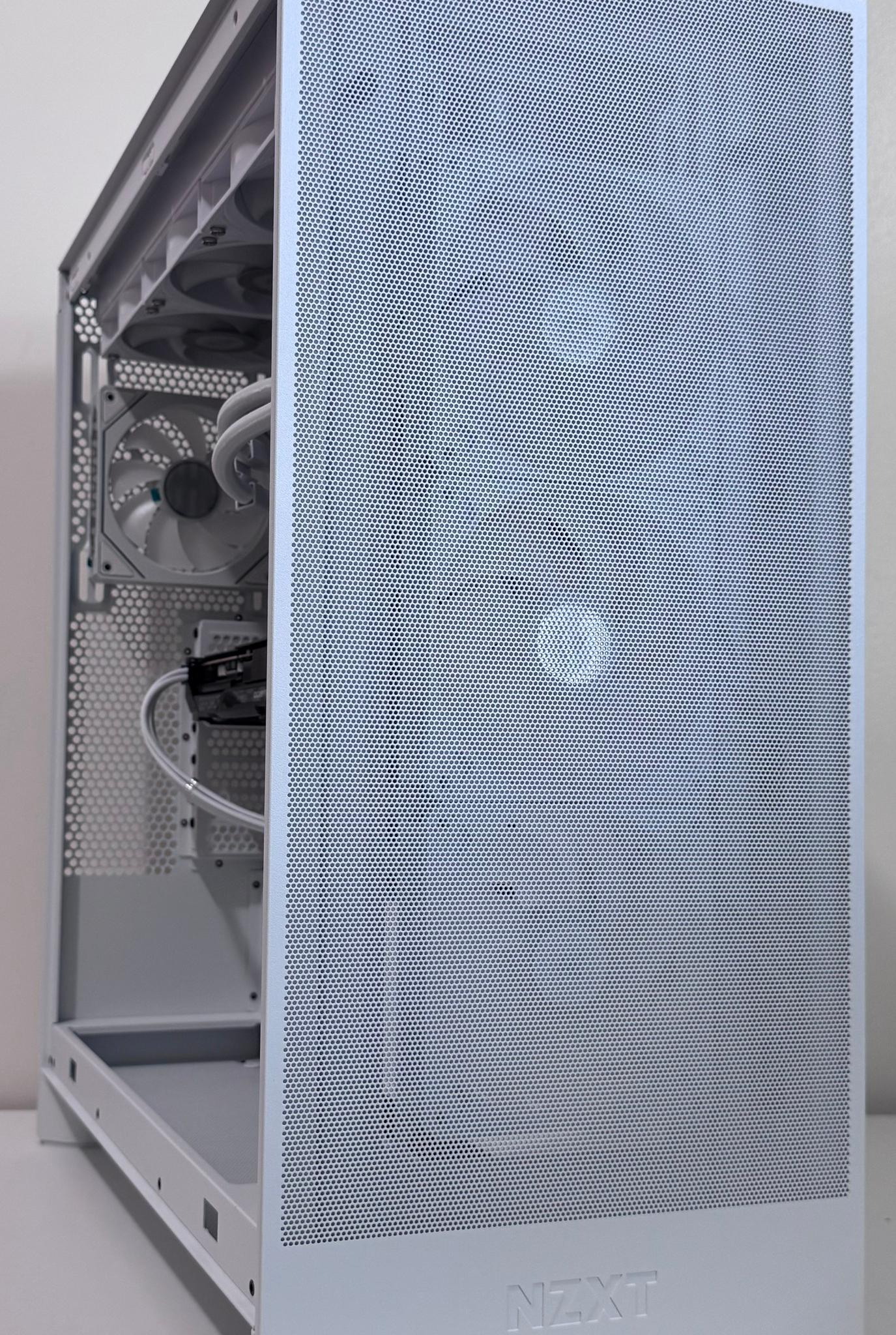 AMD Ryzen 7 8700F 32GB DDR5 RAM GeForce RTX 5060 1TB NVMe SSD NZXT H7 Flow AM5 Gaming PC