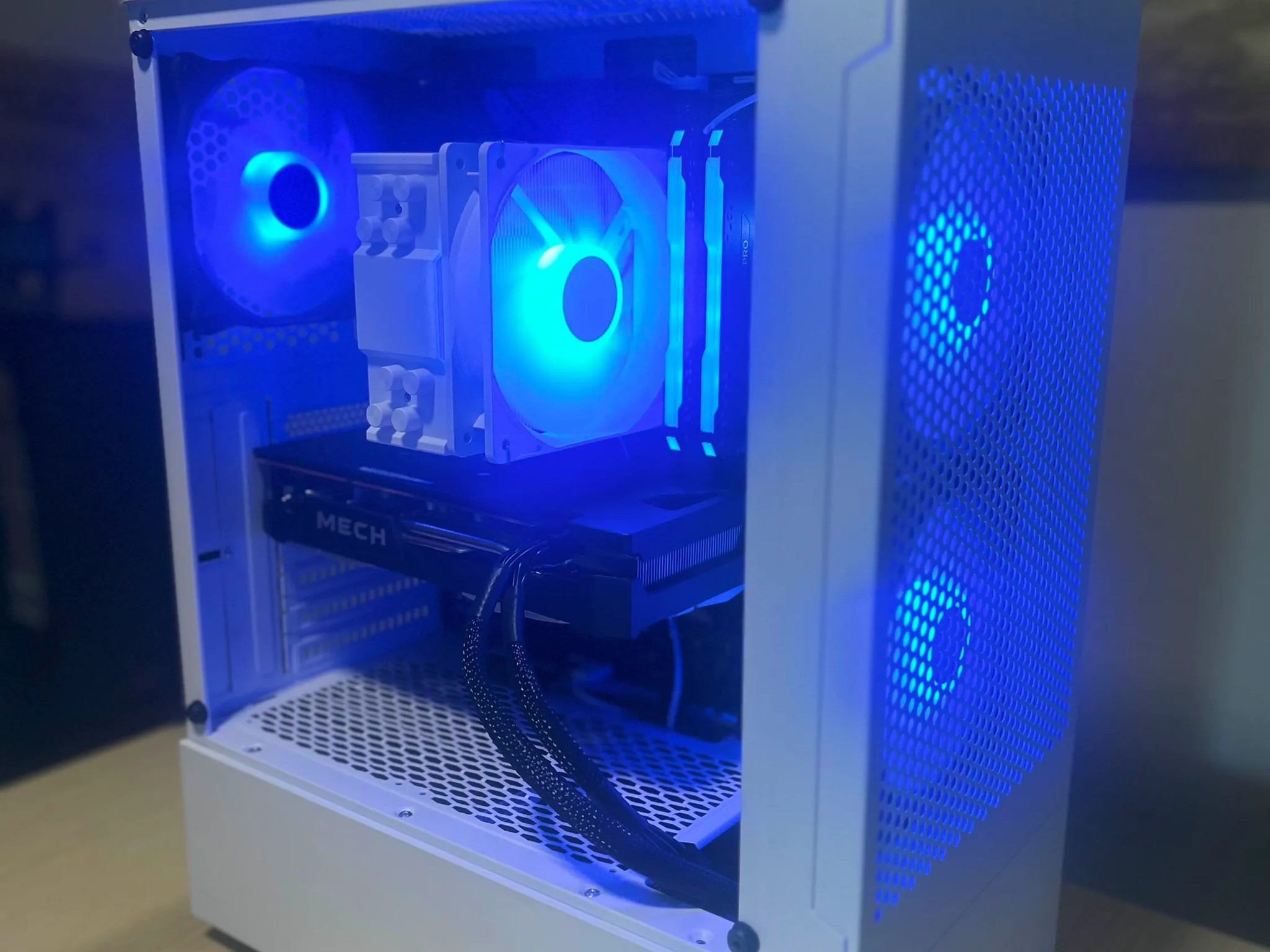 RX 6600XT / AMD Ryzen 5600x / 1TB M.2 / 16GB DDR4 / 600W 80+ Gold