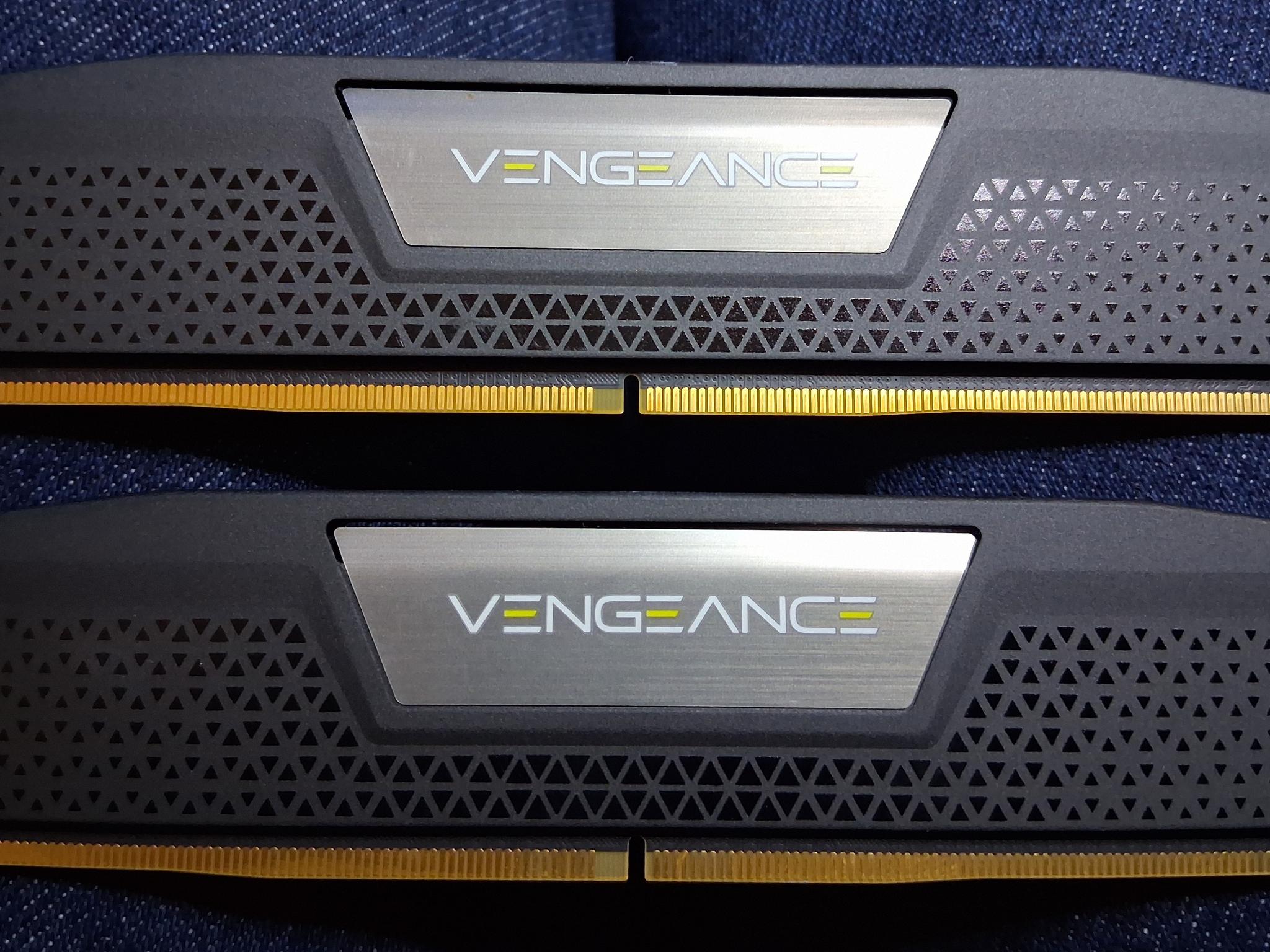 Corsair Vengeance  32GB Kit DDR5 5600 MT/s  CL36