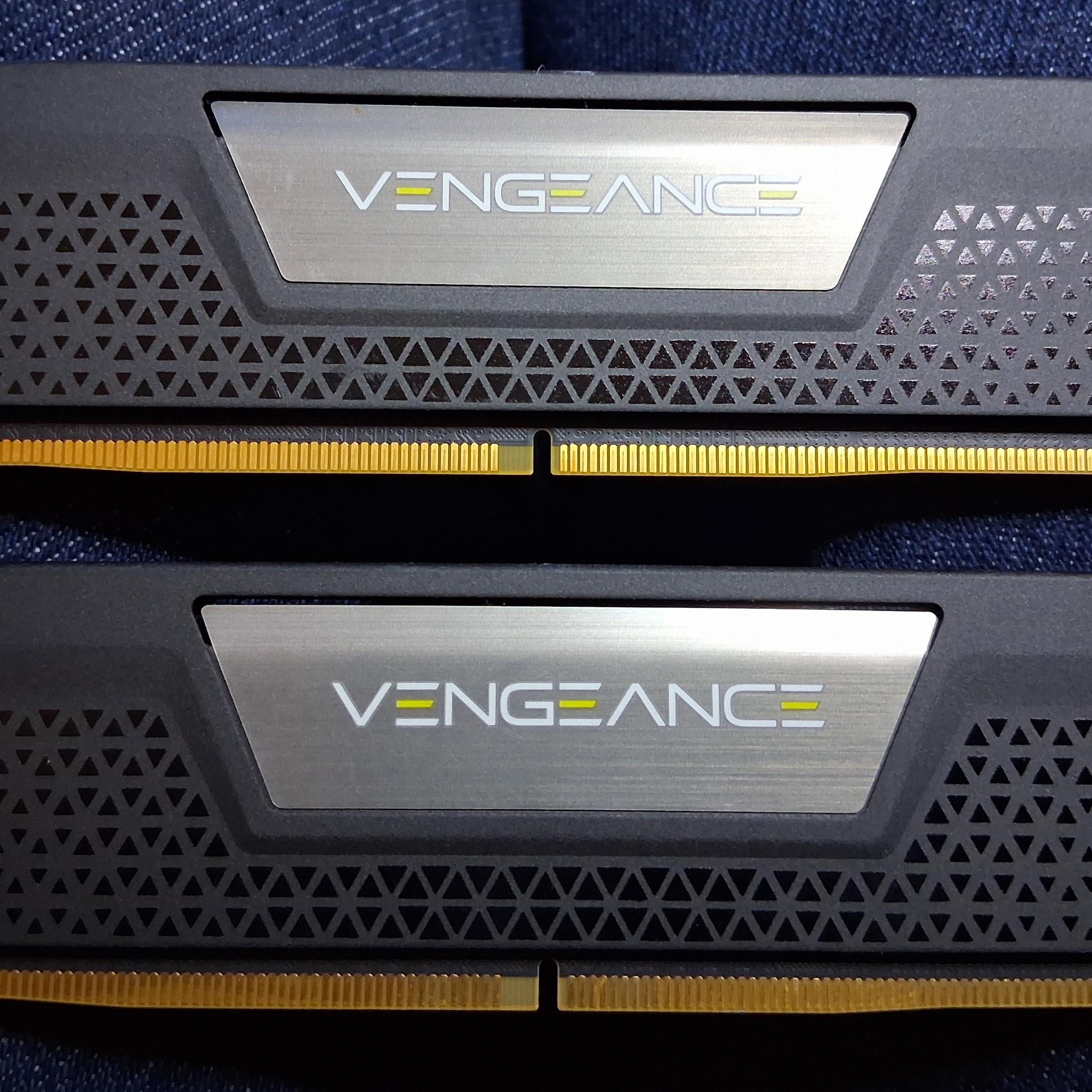 Corsair Vengeance  32GB Kit DDR5 5600 MT/s  CL36
