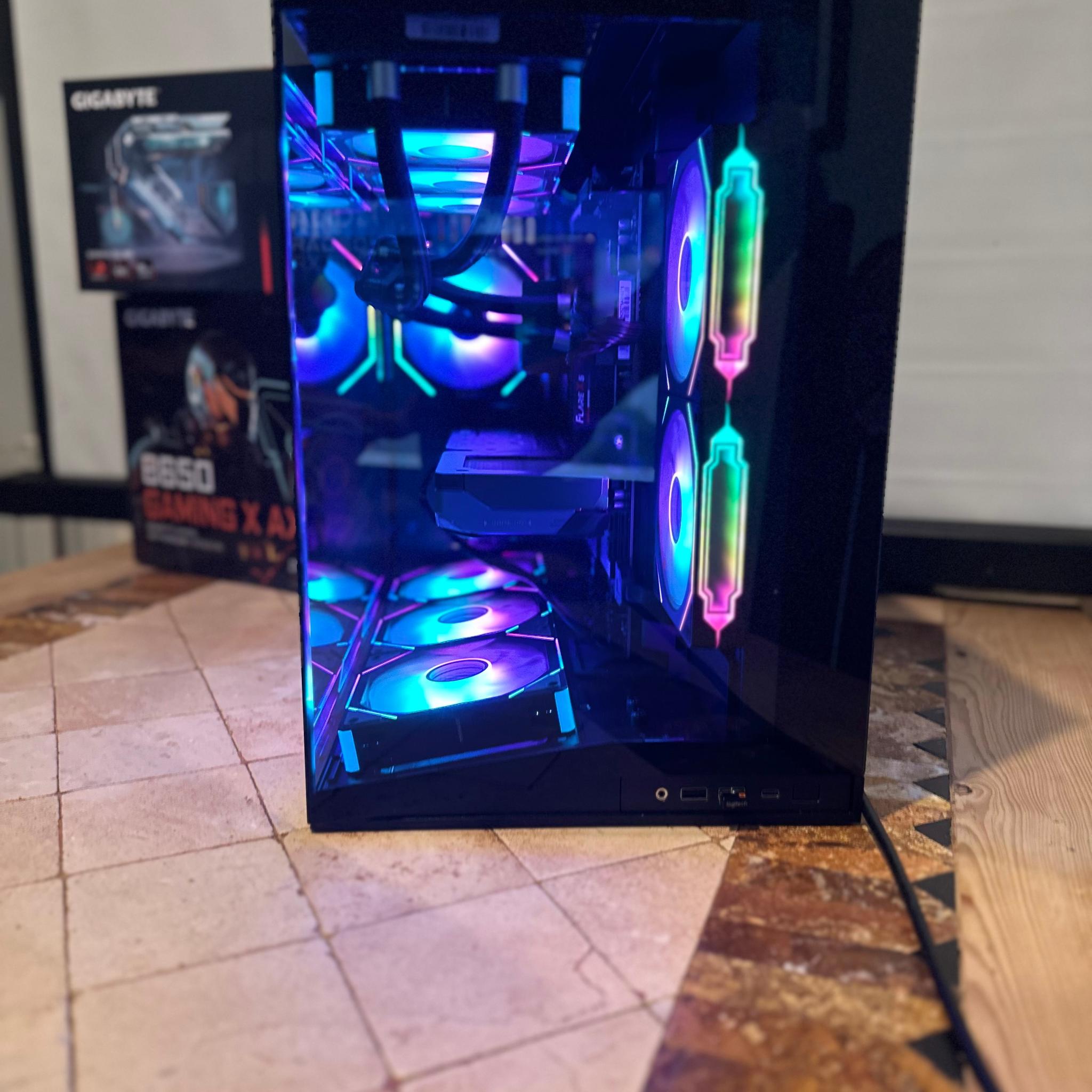Ryzen 7 9700X / RX 9060XT 16GB - Lian Li O11 Dynamic Mini Mid-Tower Black, 1TB & 500GB M.2