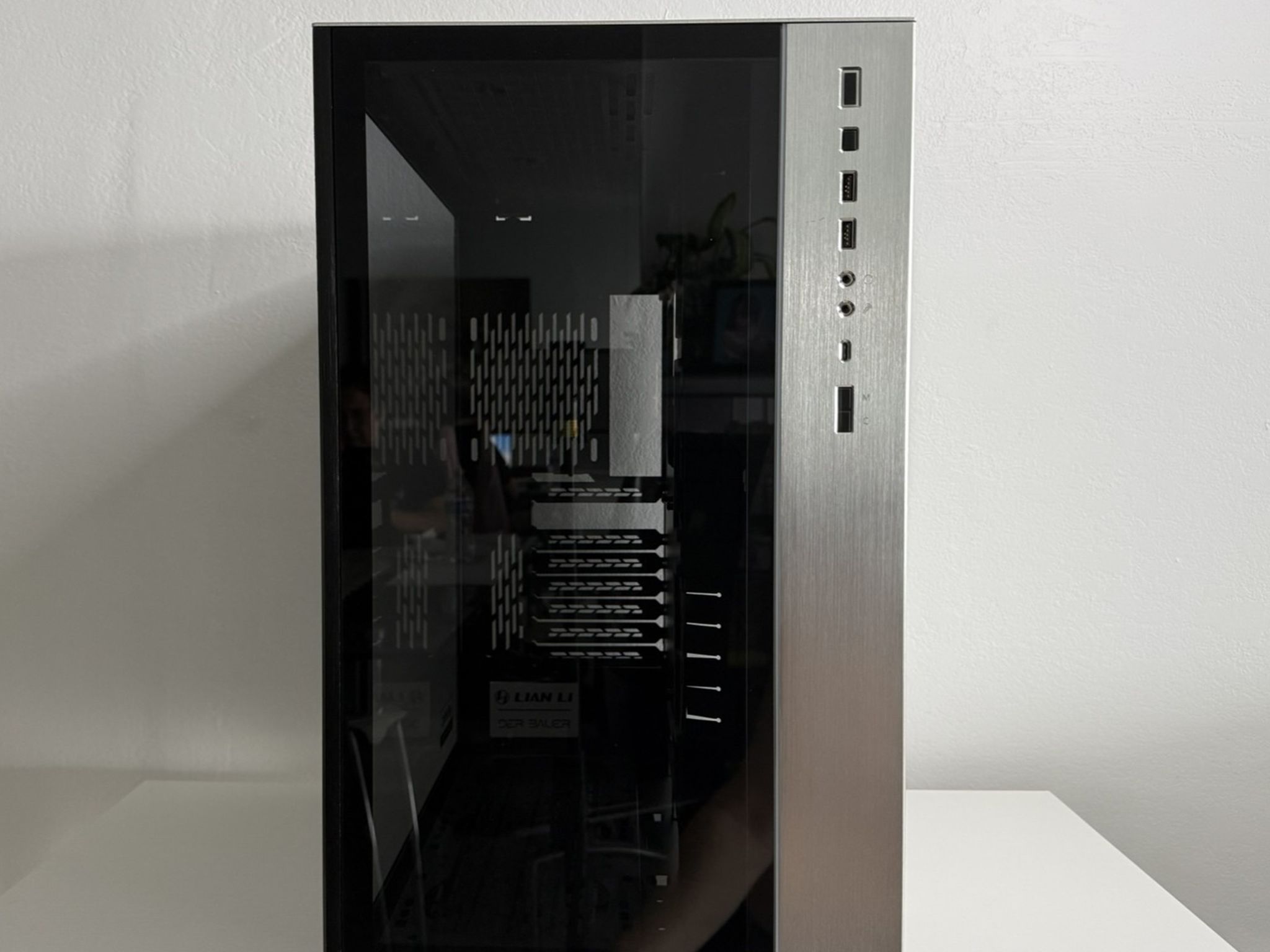 Lian Li O11D XL Tempered Glass ATX Tower Case - Silver
