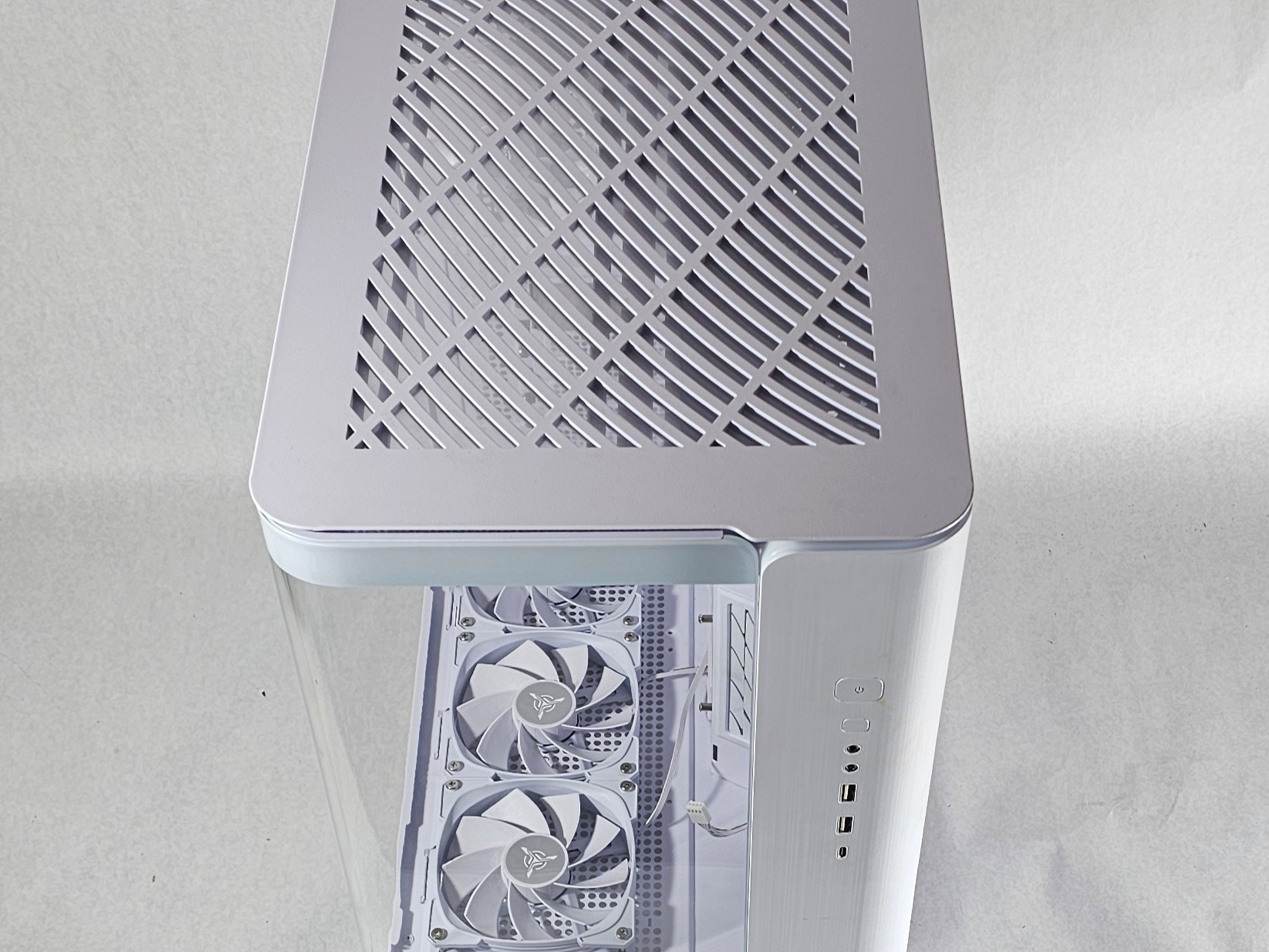 White PC Case with Tempered Glass w/ 7 RGB Fans