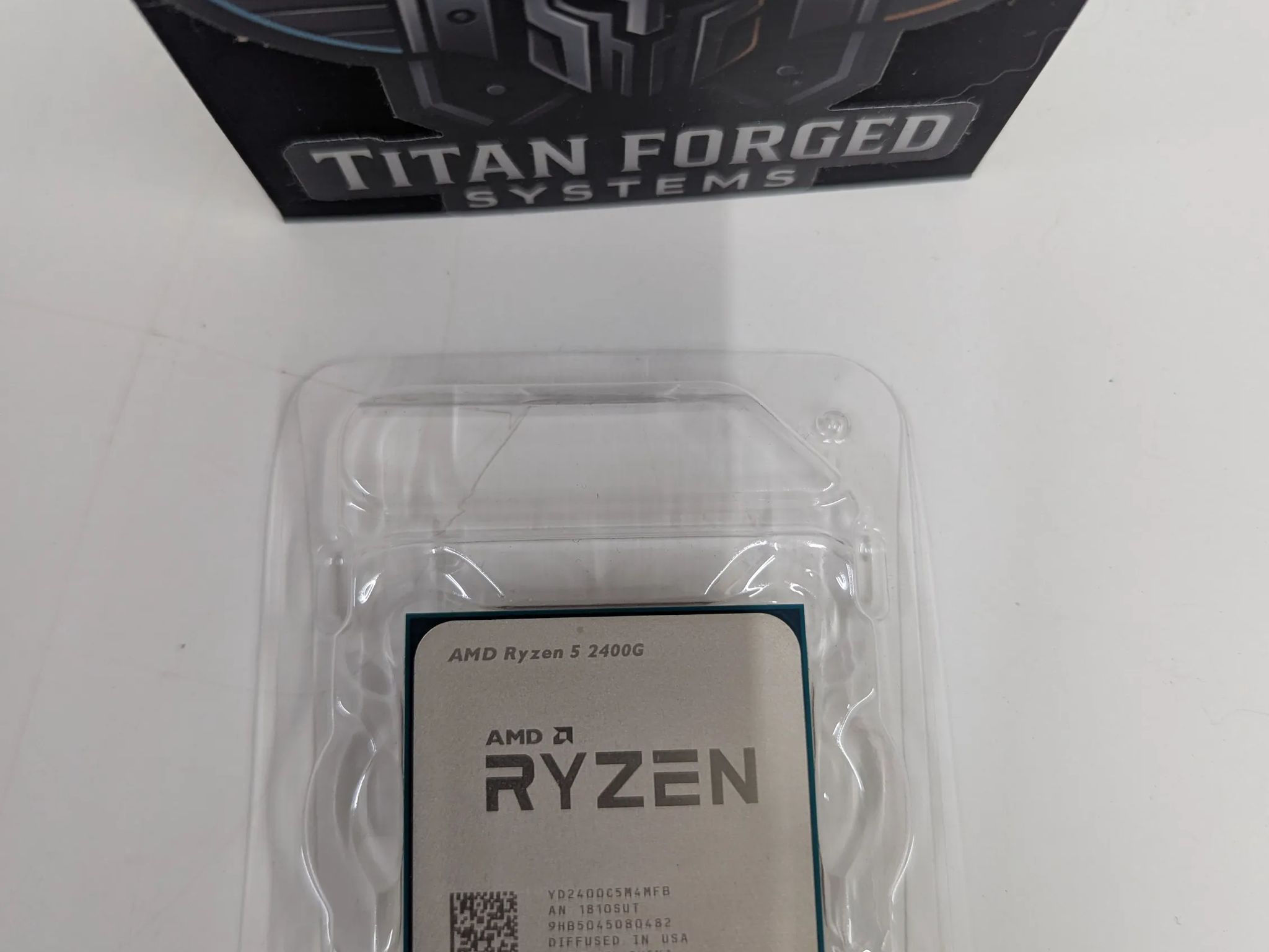 🔹 AMD Ryzen 5 2400G | 4 Cores / 8 Threads | Vega 11 Graphics