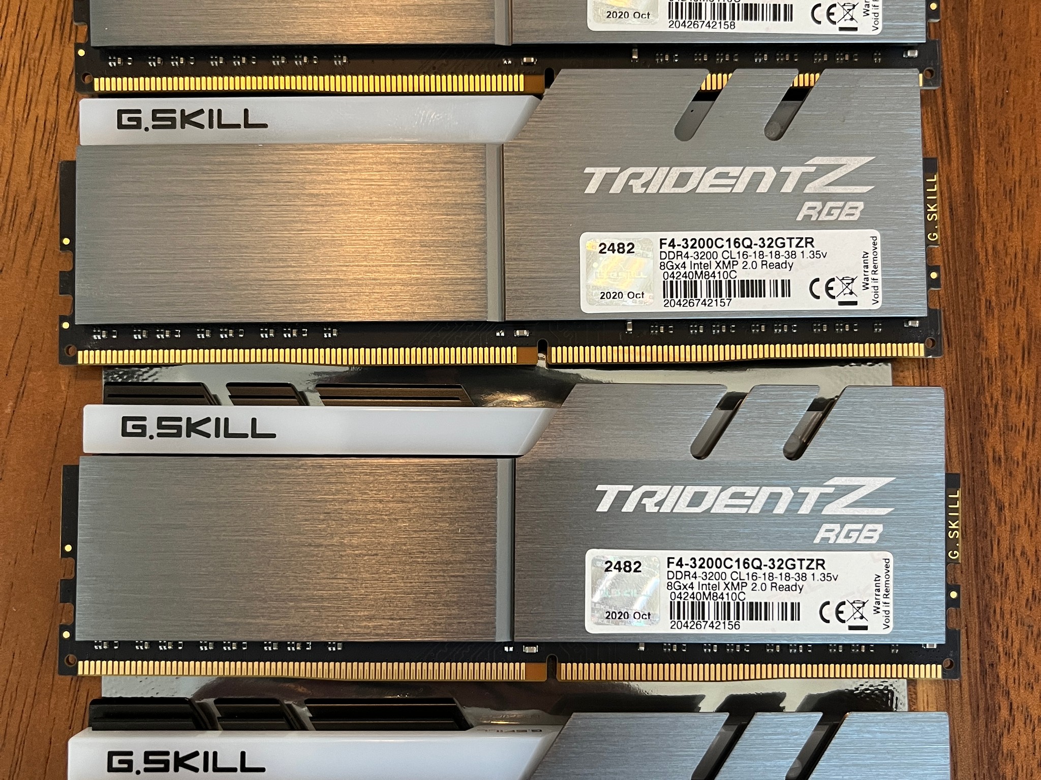 G. SKILL Trident Z RGB 32GB DDR4 3200 MHz PC4-17000 (F4-3200C16Q-32GTZR)