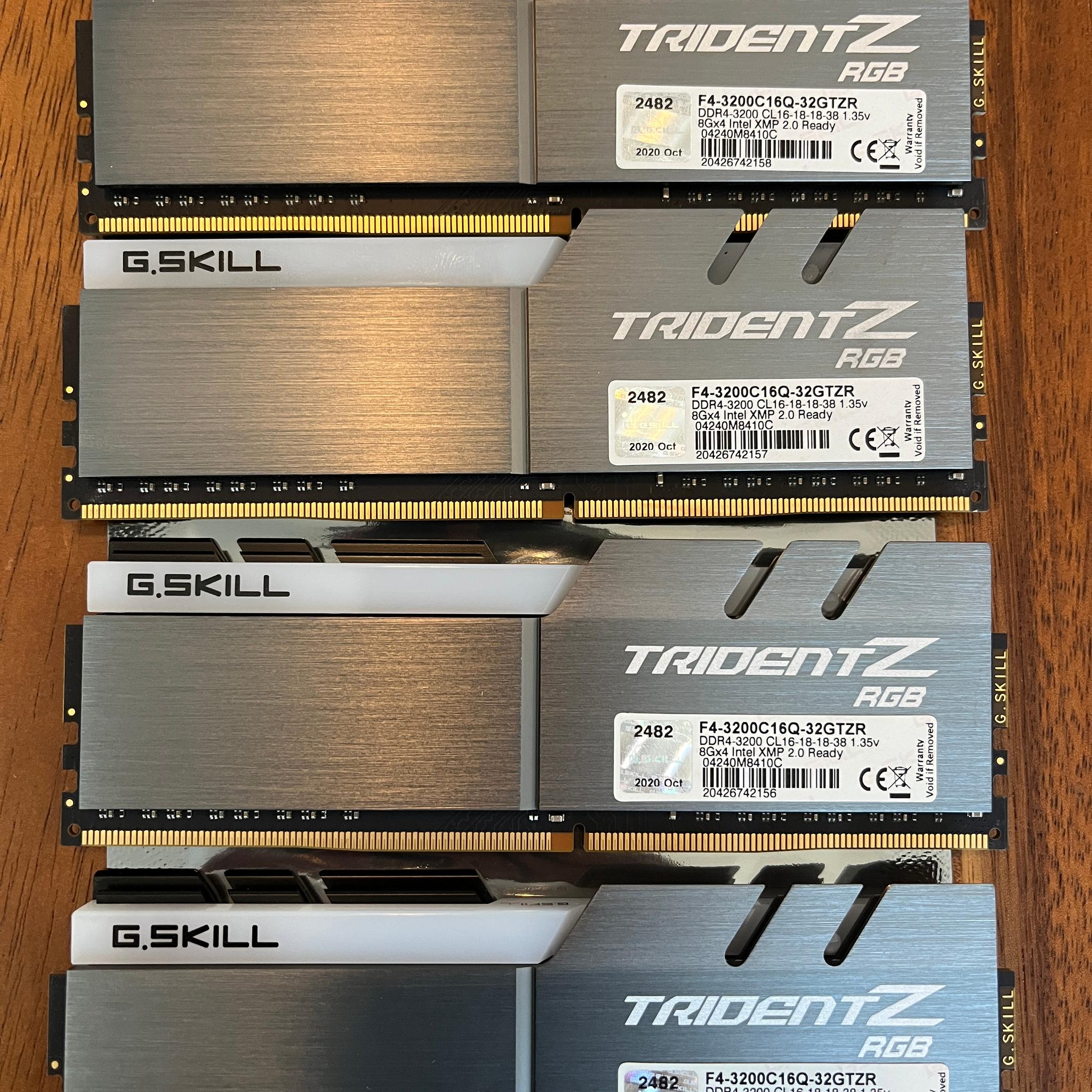 G. SKILL Trident Z RGB 32GB DDR4 3200 MHz PC4-17000 (F4-3200C16Q-32GTZR)